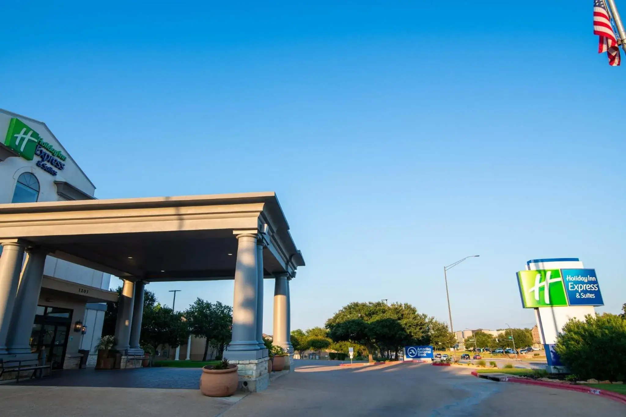 Property building in Holiday Inn Express & Suites College Station by IHG Property building in Holiday Inn Express & Suites College Station by IHG