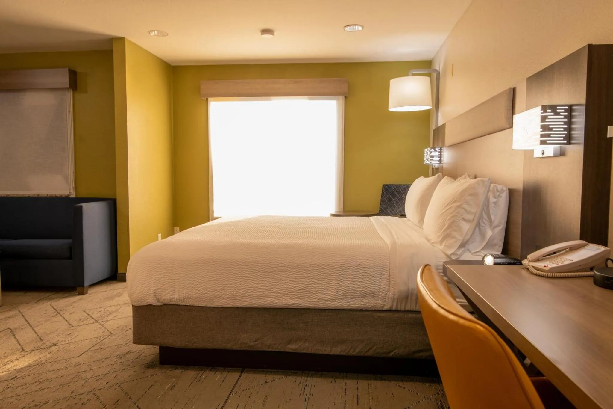 Photo of the whole room, Bed in Holiday Inn Express & Suites College Station by IHG