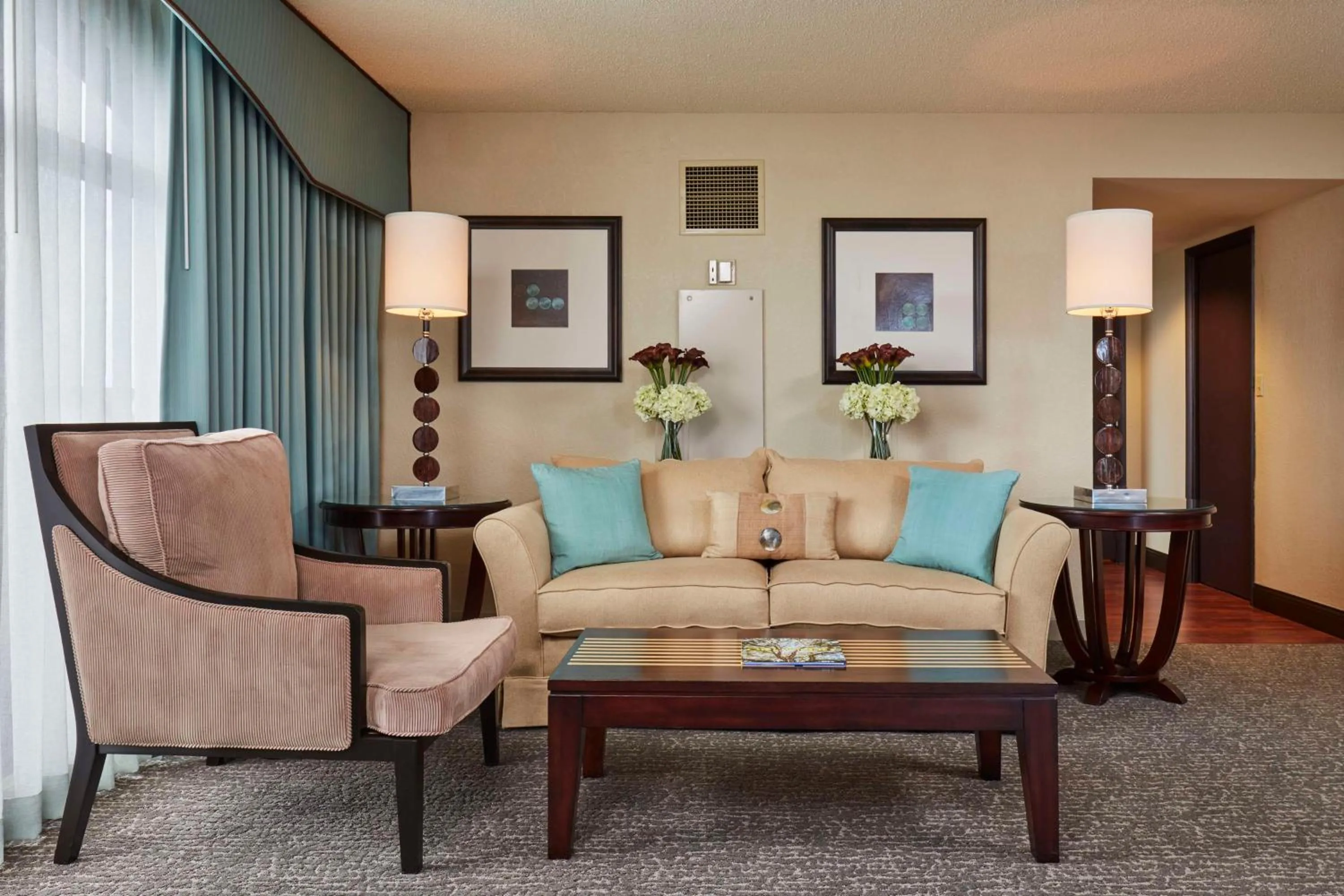 Living room in DoubleTree by Hilton Hotel Orlando at SeaWorld