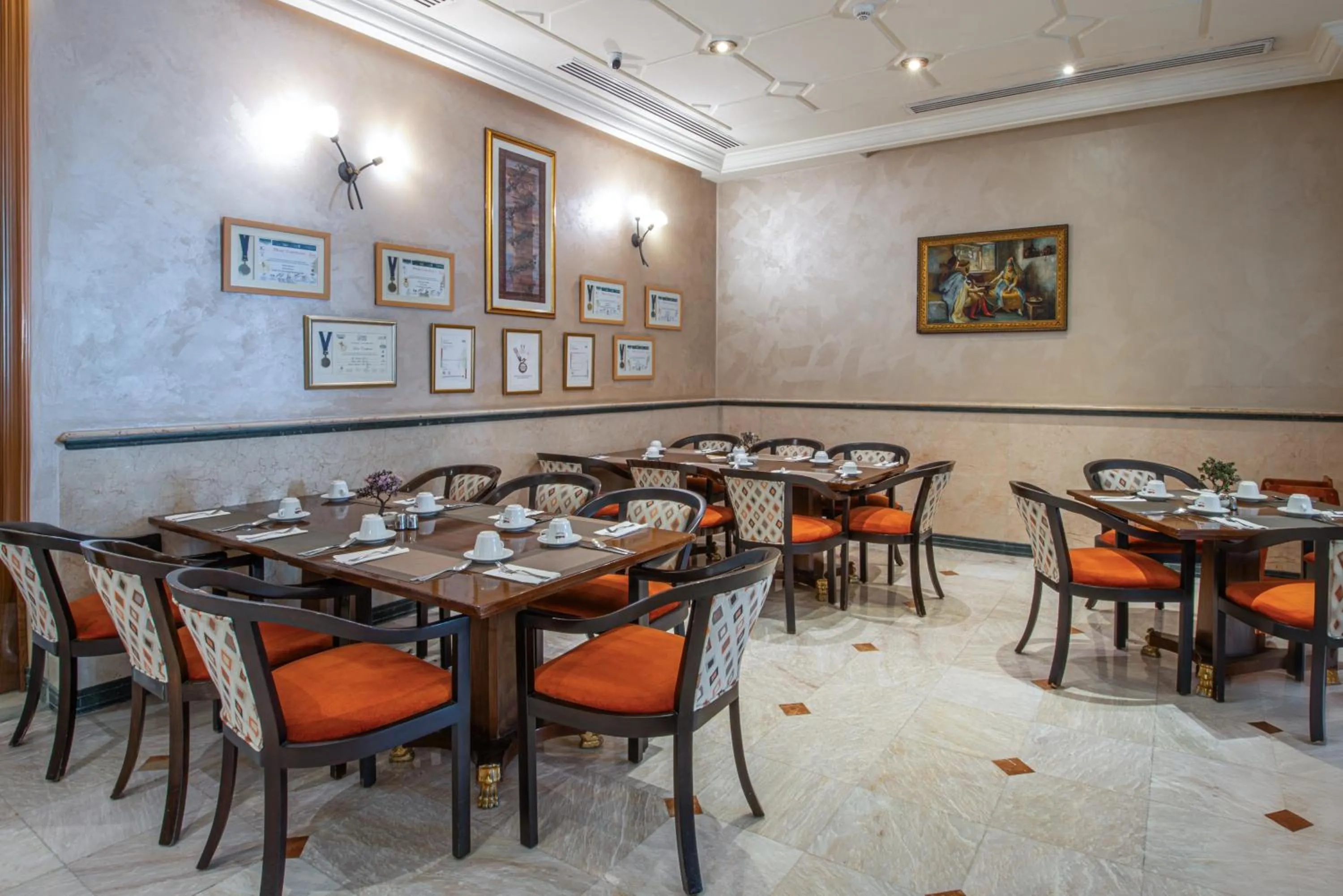 Restaurant/places to eat in Bristol Hotel