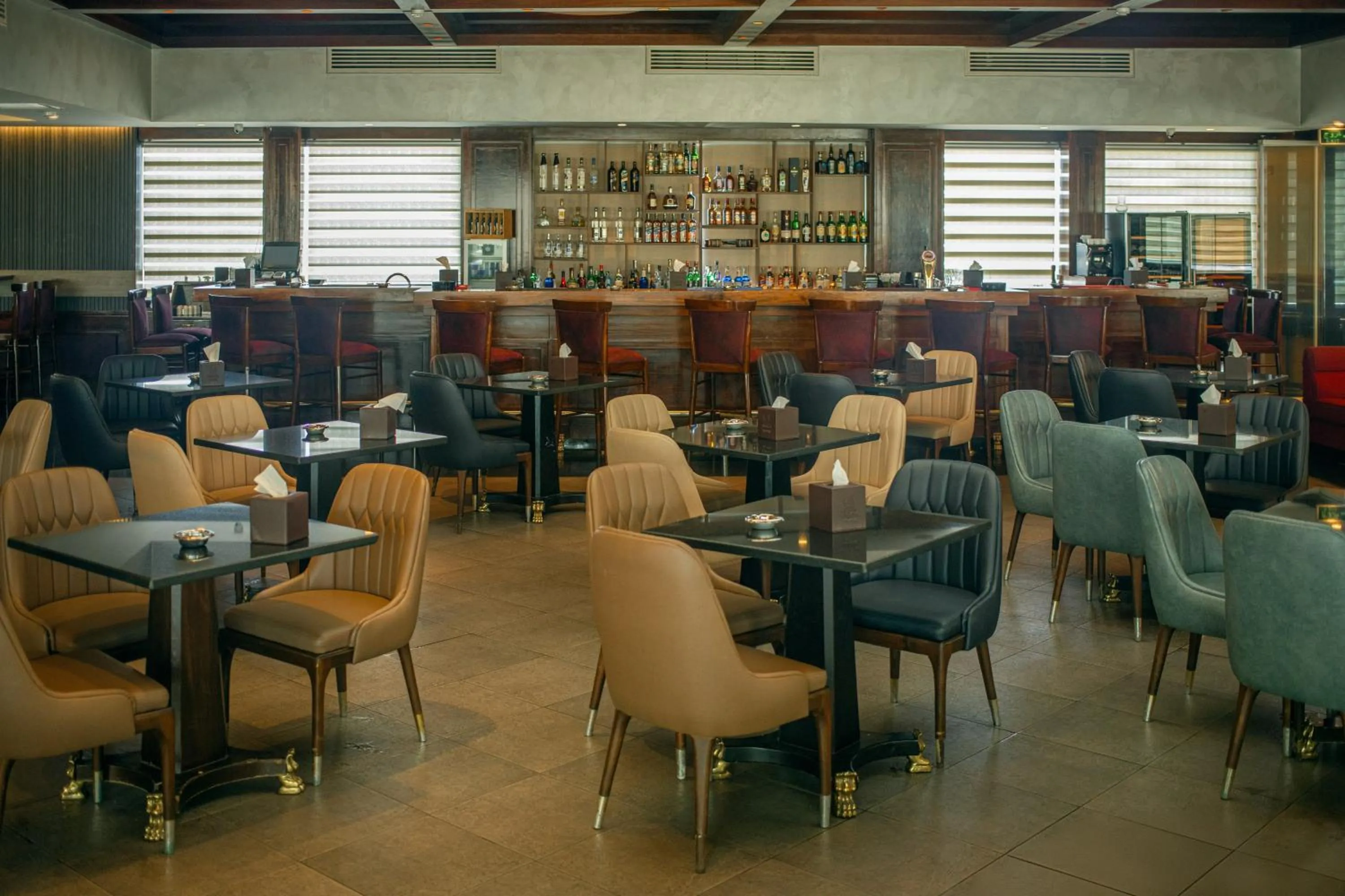 Restaurant/places to eat in Bristol Hotel