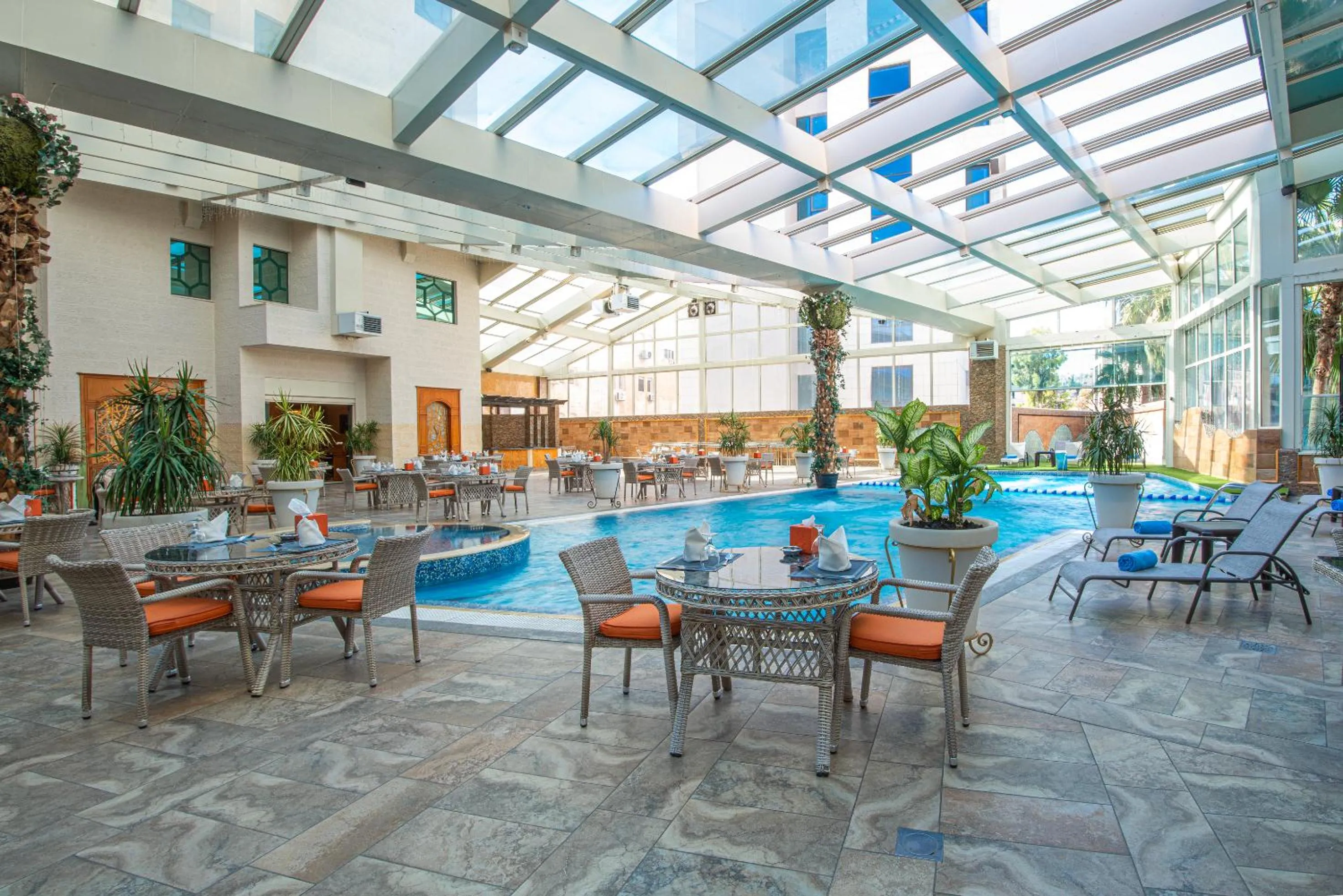 Restaurant/places to eat in Bristol Hotel