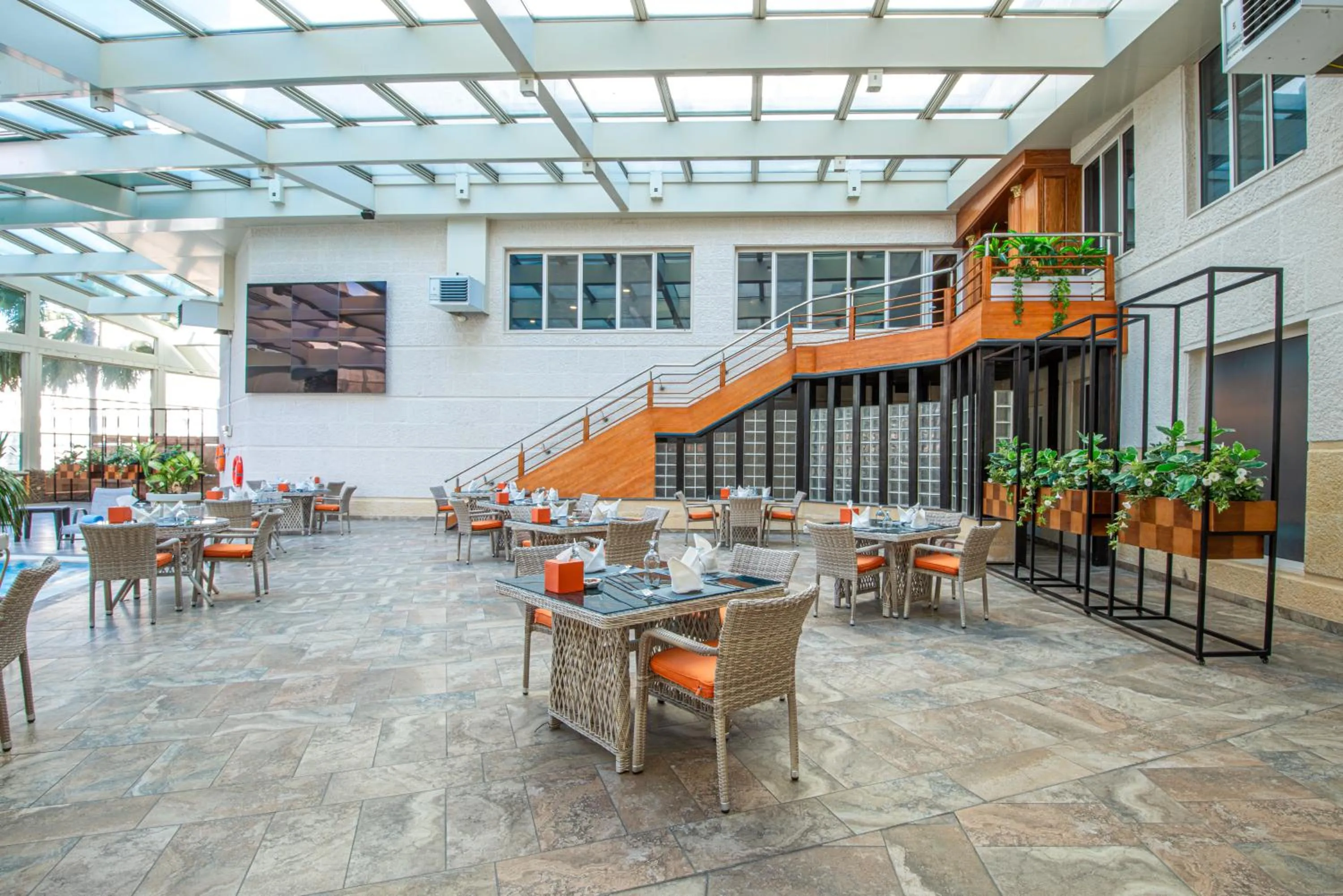 Restaurant/places to eat in Bristol Hotel