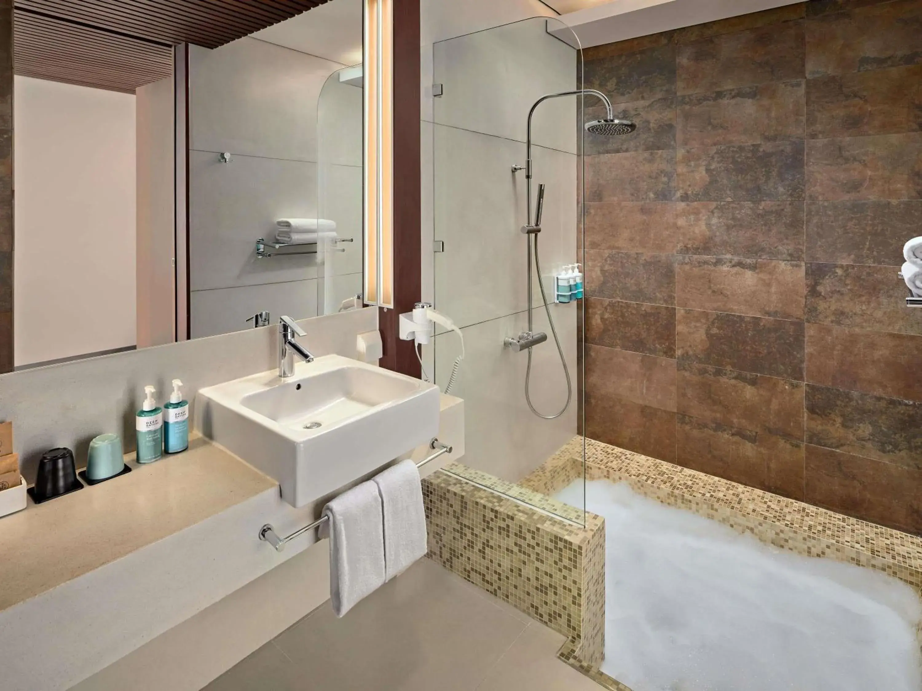 Superior Twin Room in Novotel Nha Trang Superior Twin Room in Novotel Nha Trang