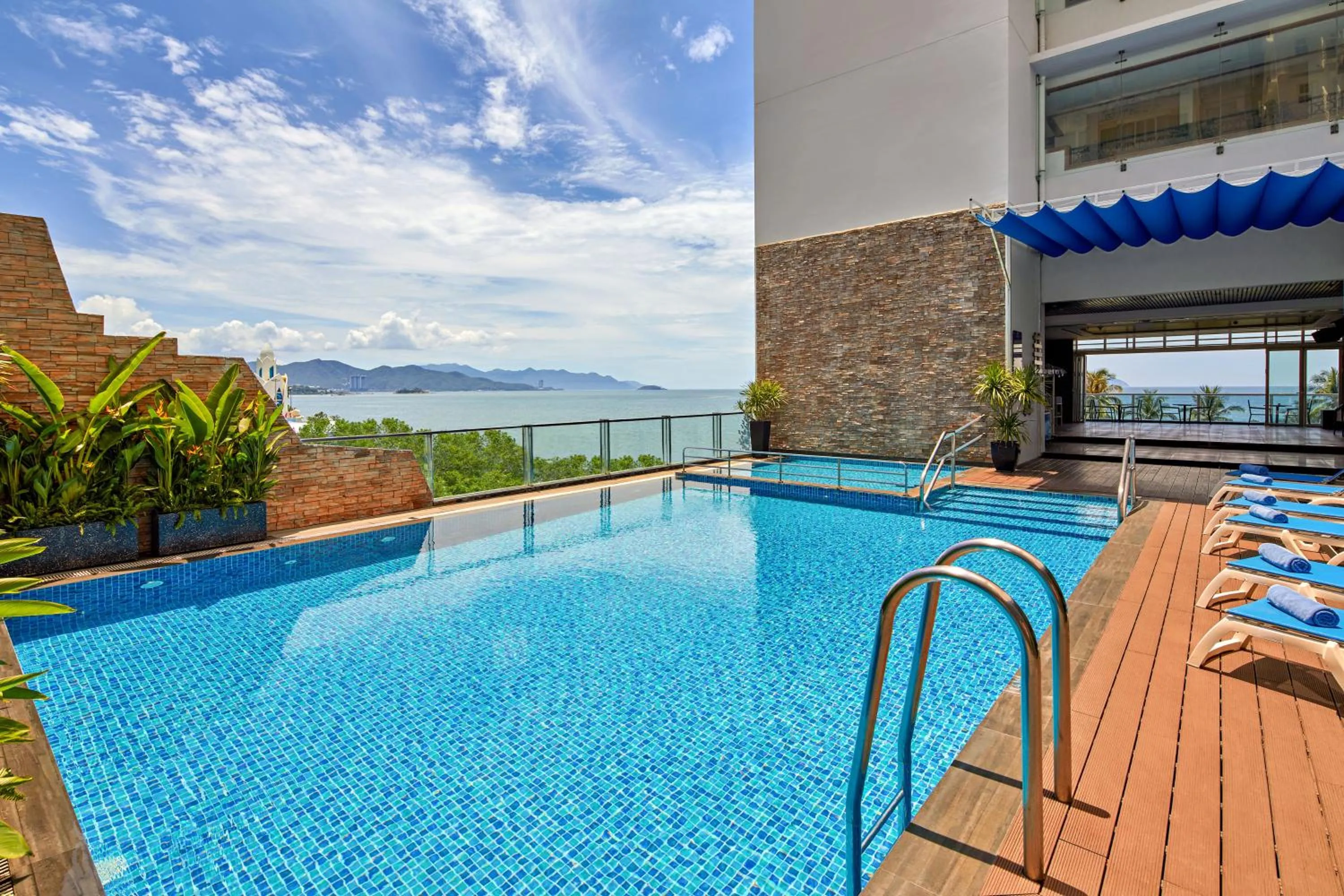 Swimming pool in Novotel Nha Trang