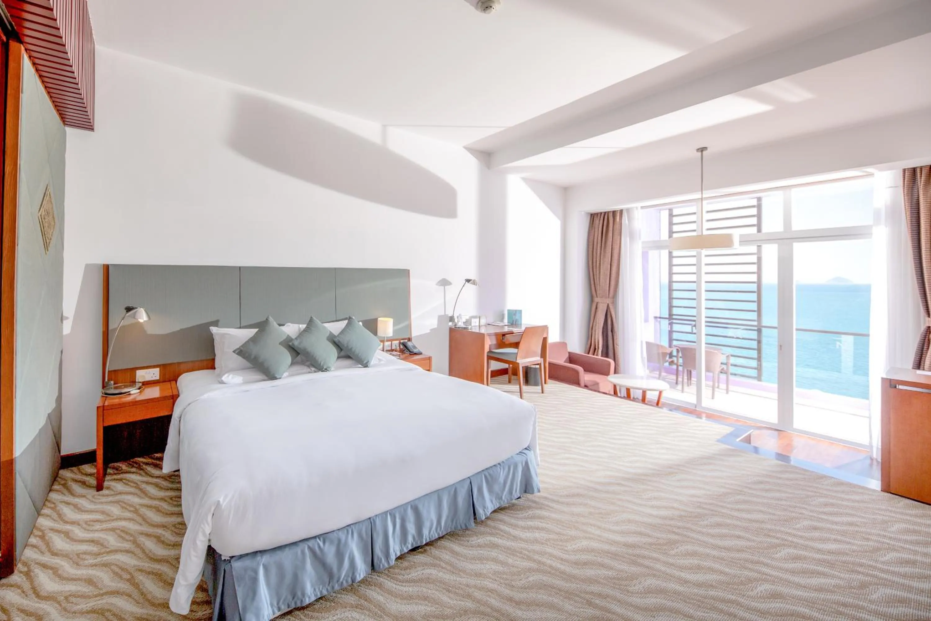 Sea view, Bed in Novotel Nha Trang