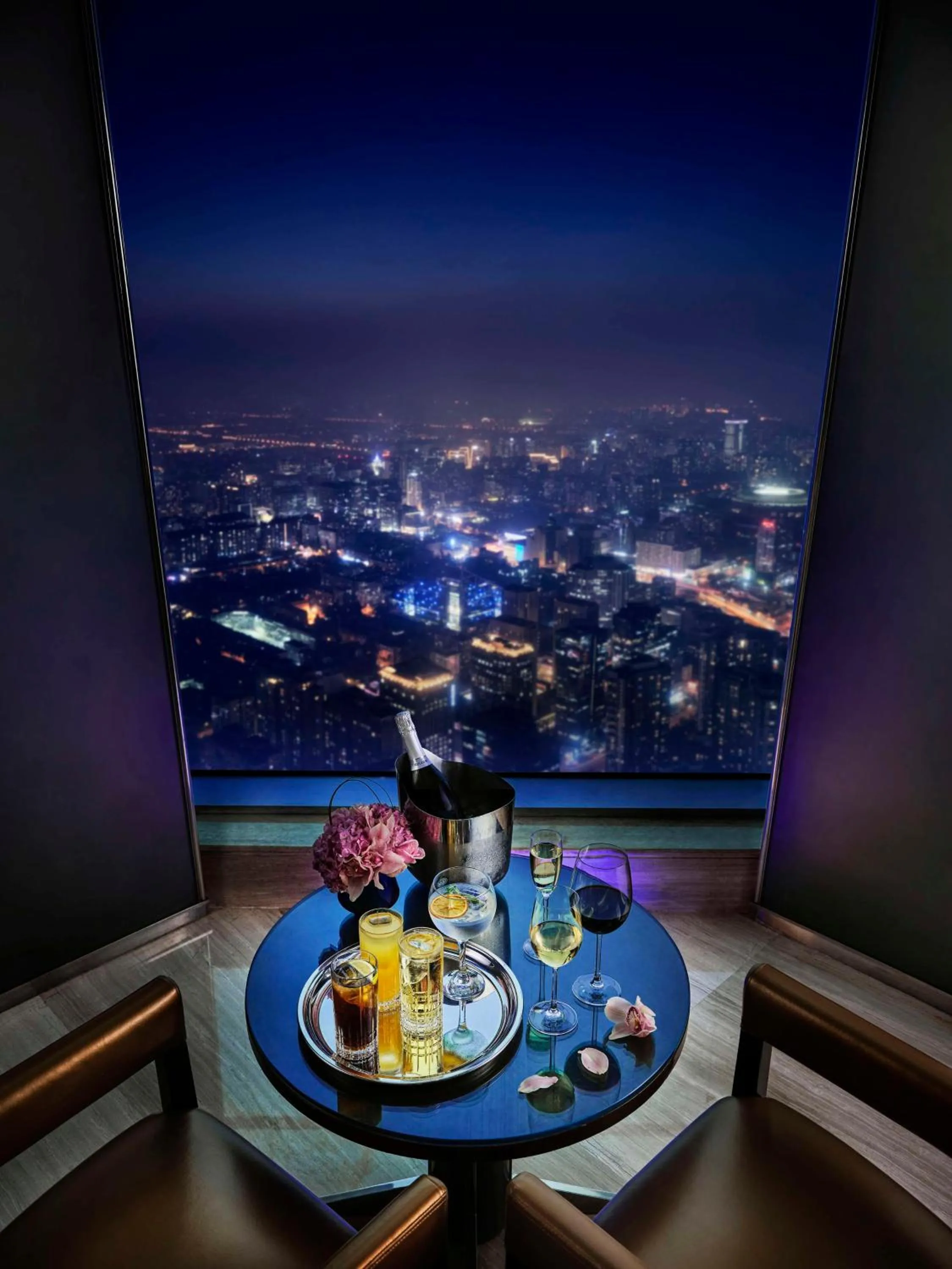 Lounge or bar in China World Summit Wing, Beijing