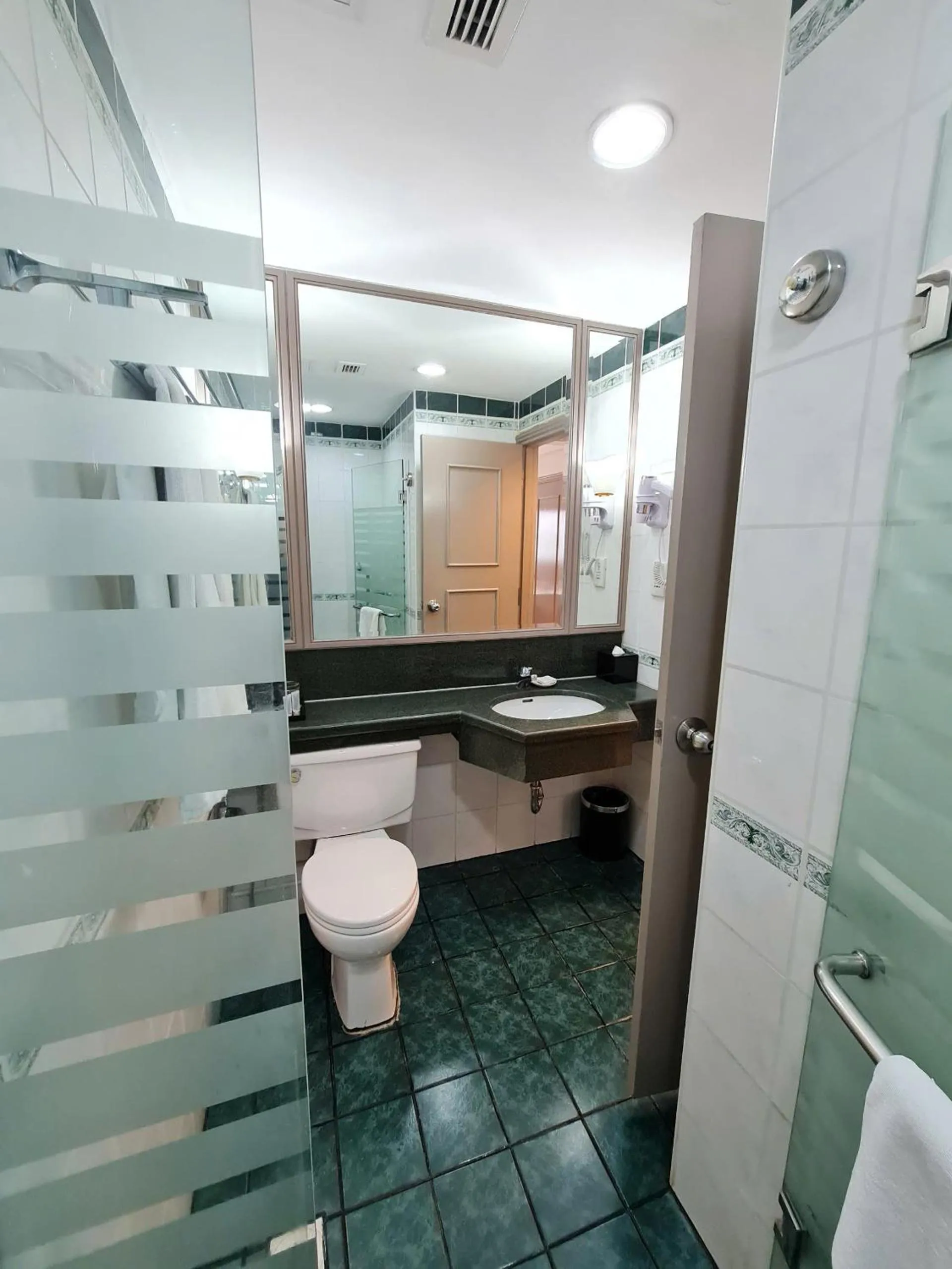 Toilet in Sunway Hotel Hanoi