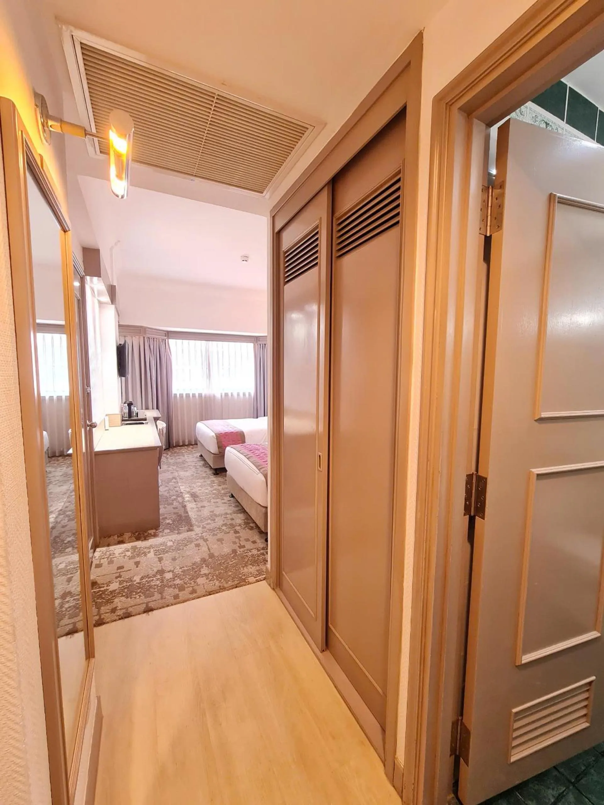 wardrobe, Bed in Sunway Hotel Hanoi