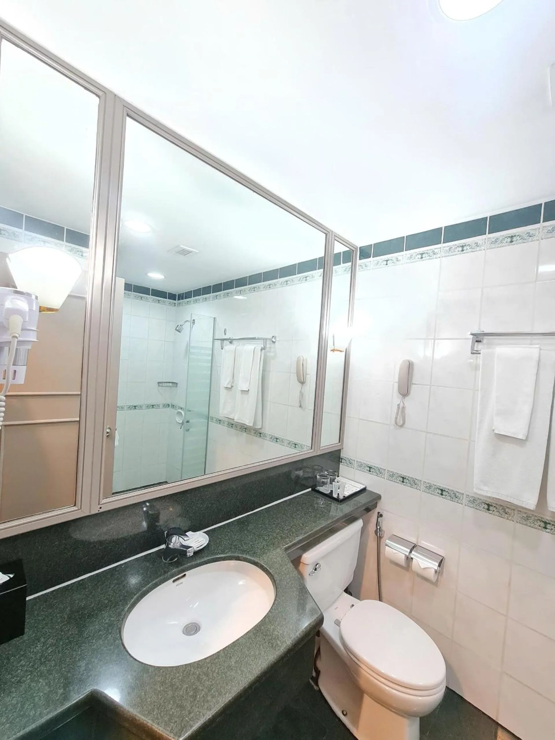 Shower in Sunway Hotel Hanoi