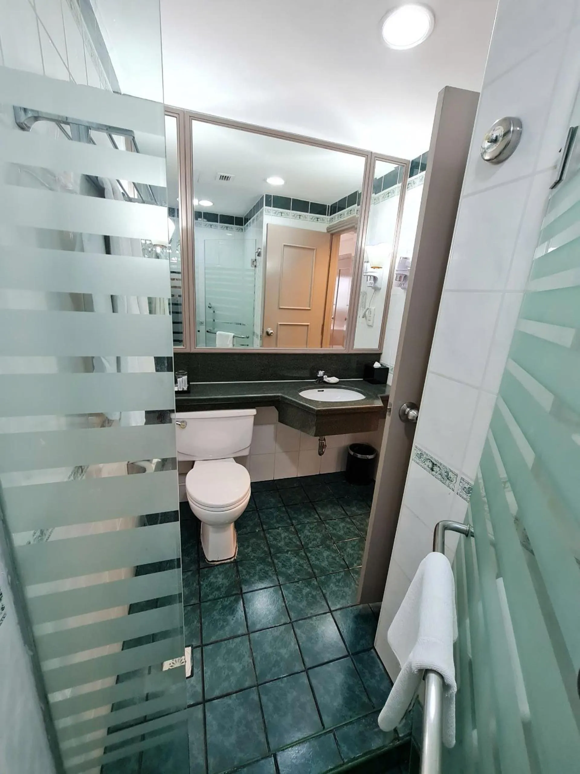 Shower in Sunway Hotel Hanoi