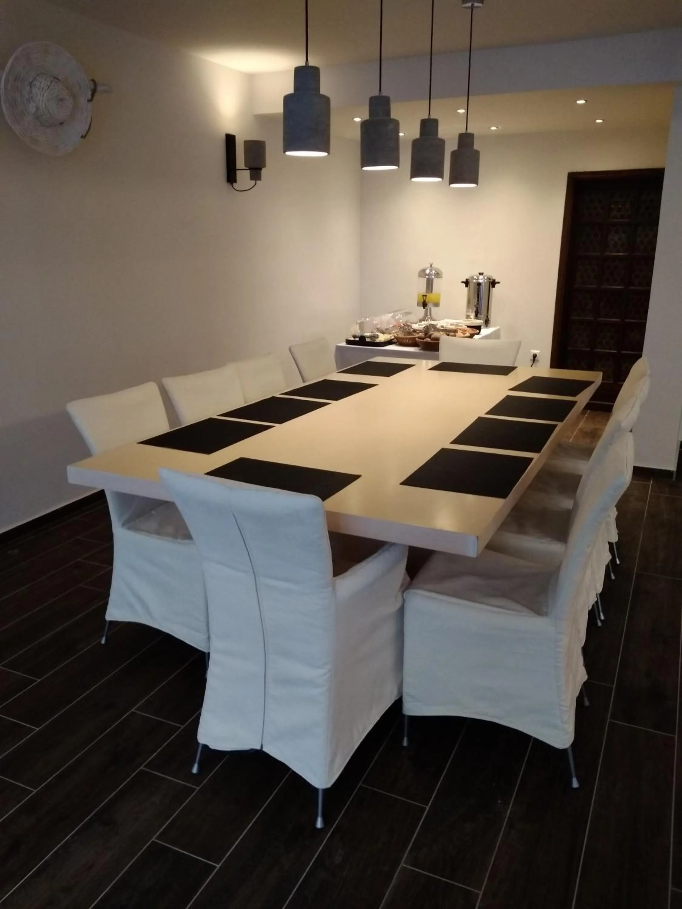 Restaurant/places to eat in New York Hotel