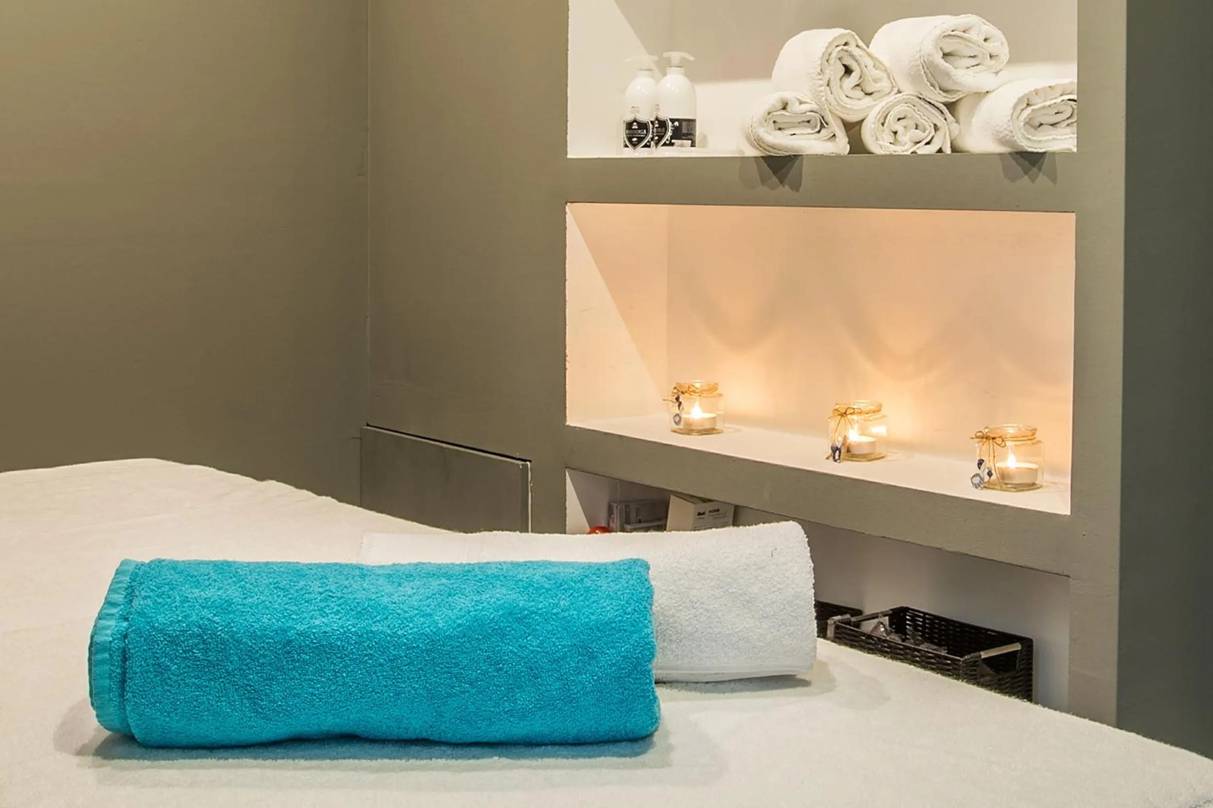 Massage, Bed in Villa M