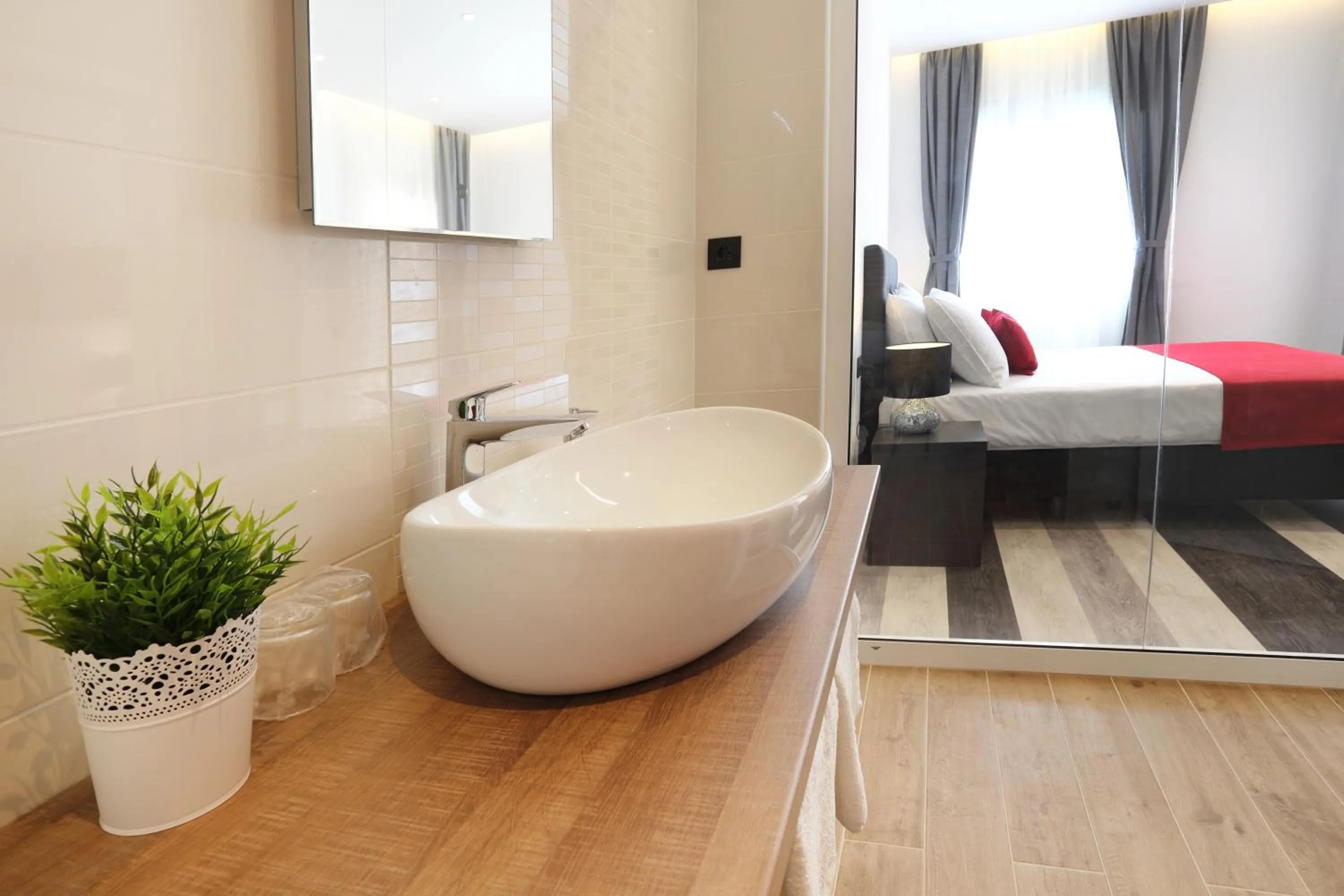 Bathroom, Bed in Villa M