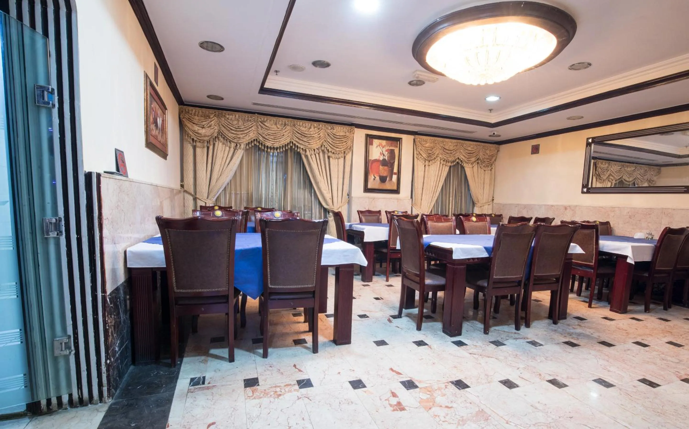 Restaurant/places to eat in Al Jazeerah Hotel