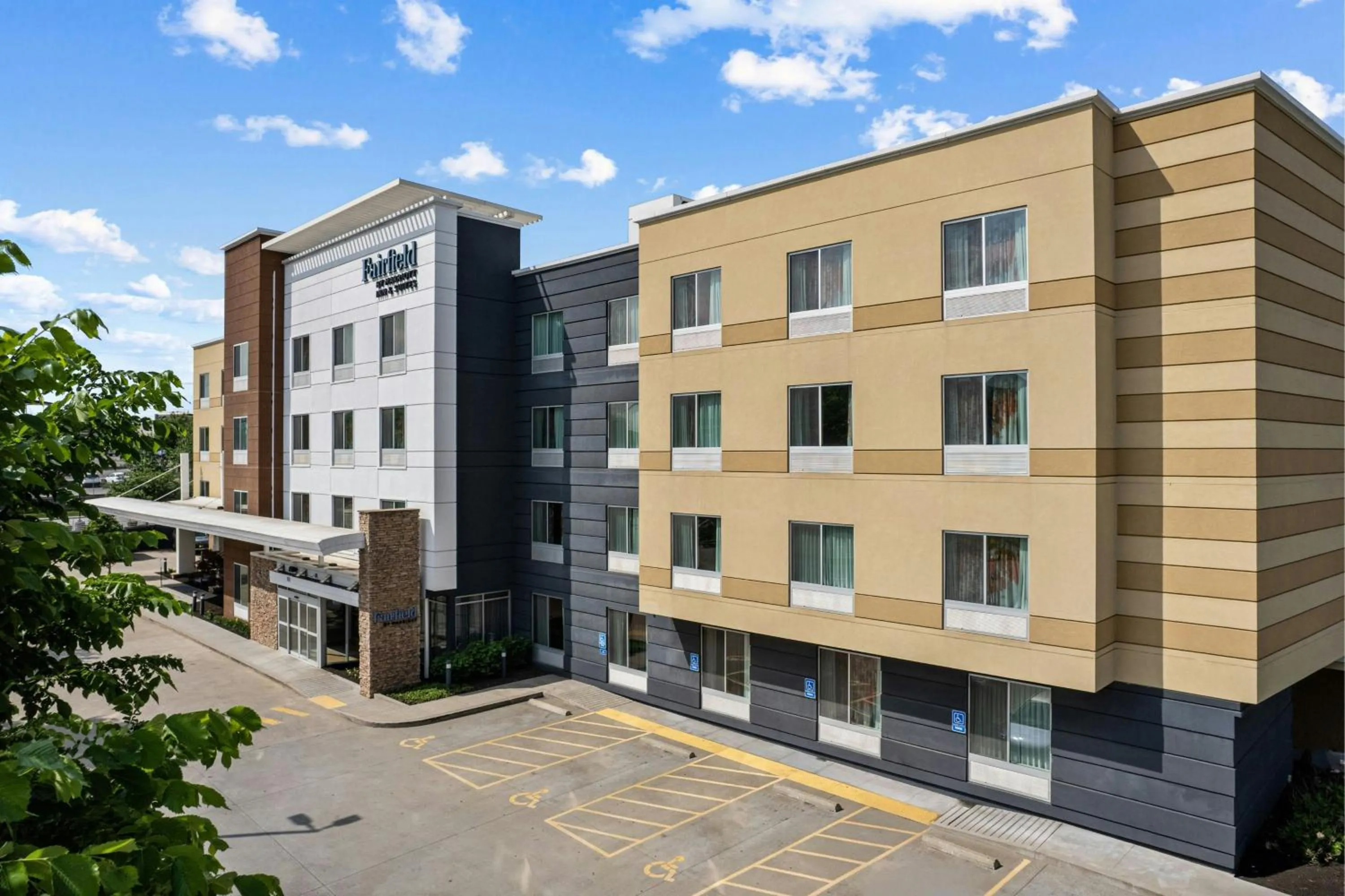 Property building in Fairfield Inn & Suites by Marriott Nashville Downtown-MetroCenter