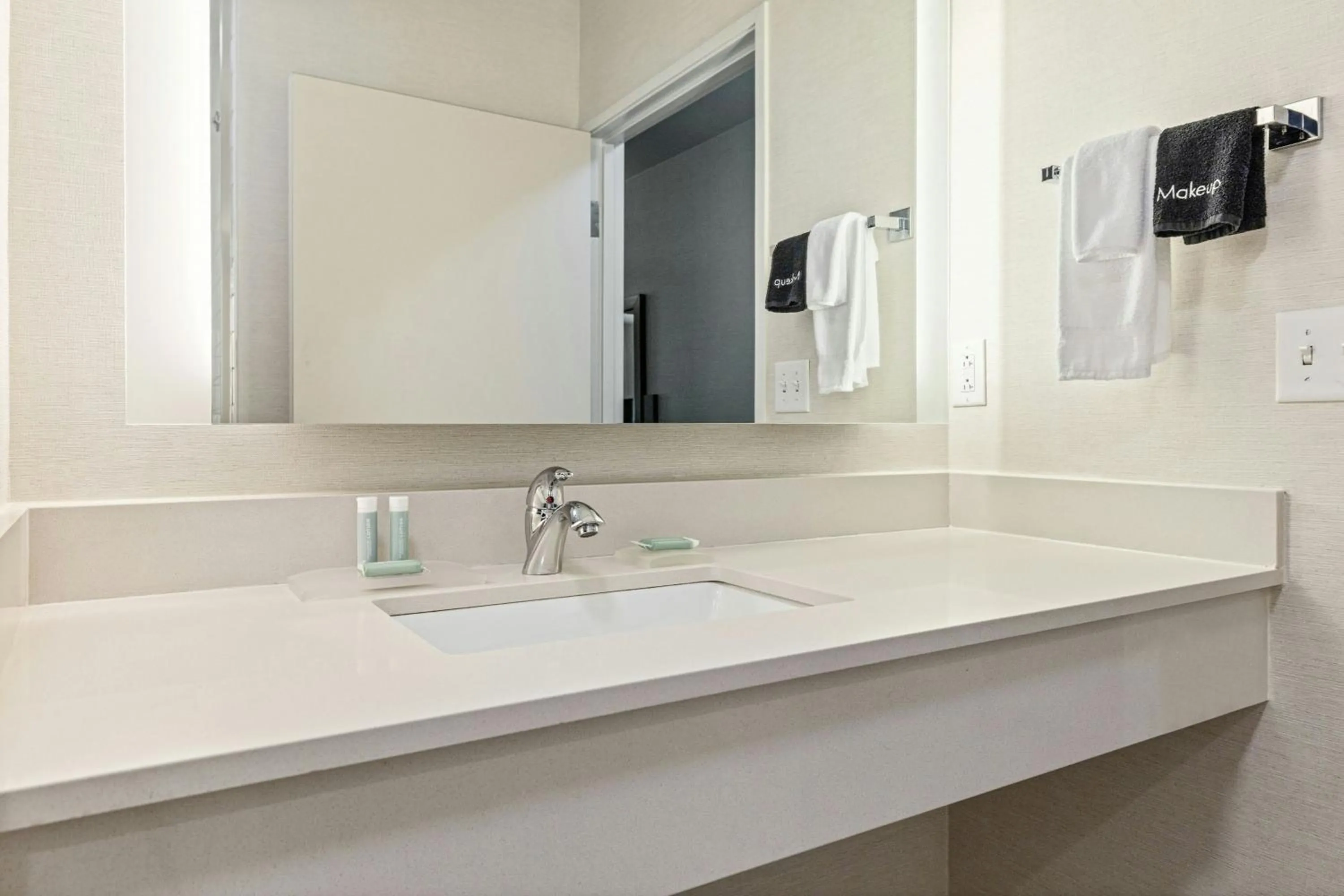 Bathroom in Fairfield Inn & Suites by Marriott Nashville Downtown-MetroCenter