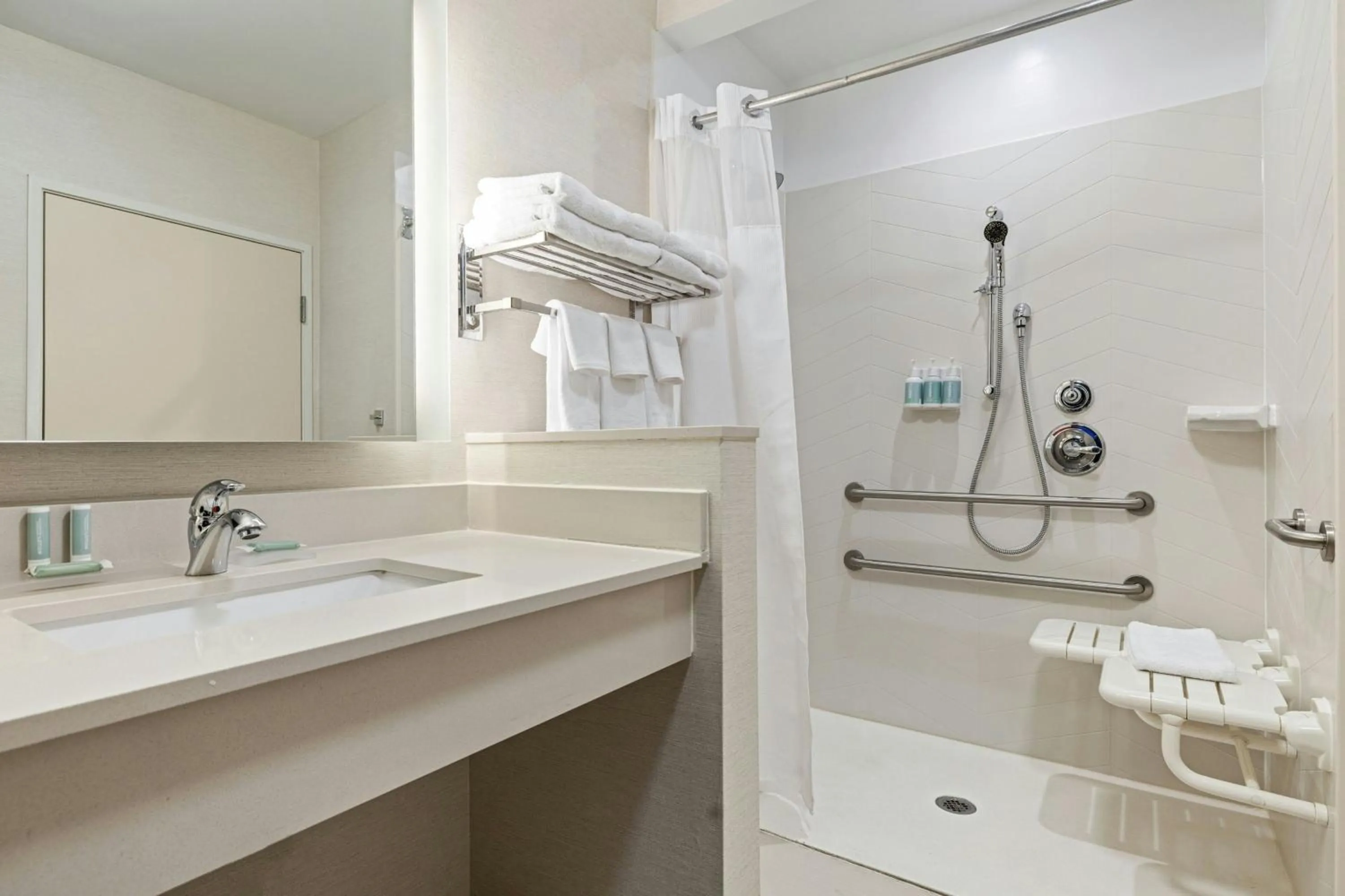 Bathroom in Fairfield Inn & Suites by Marriott Nashville Downtown-MetroCenter