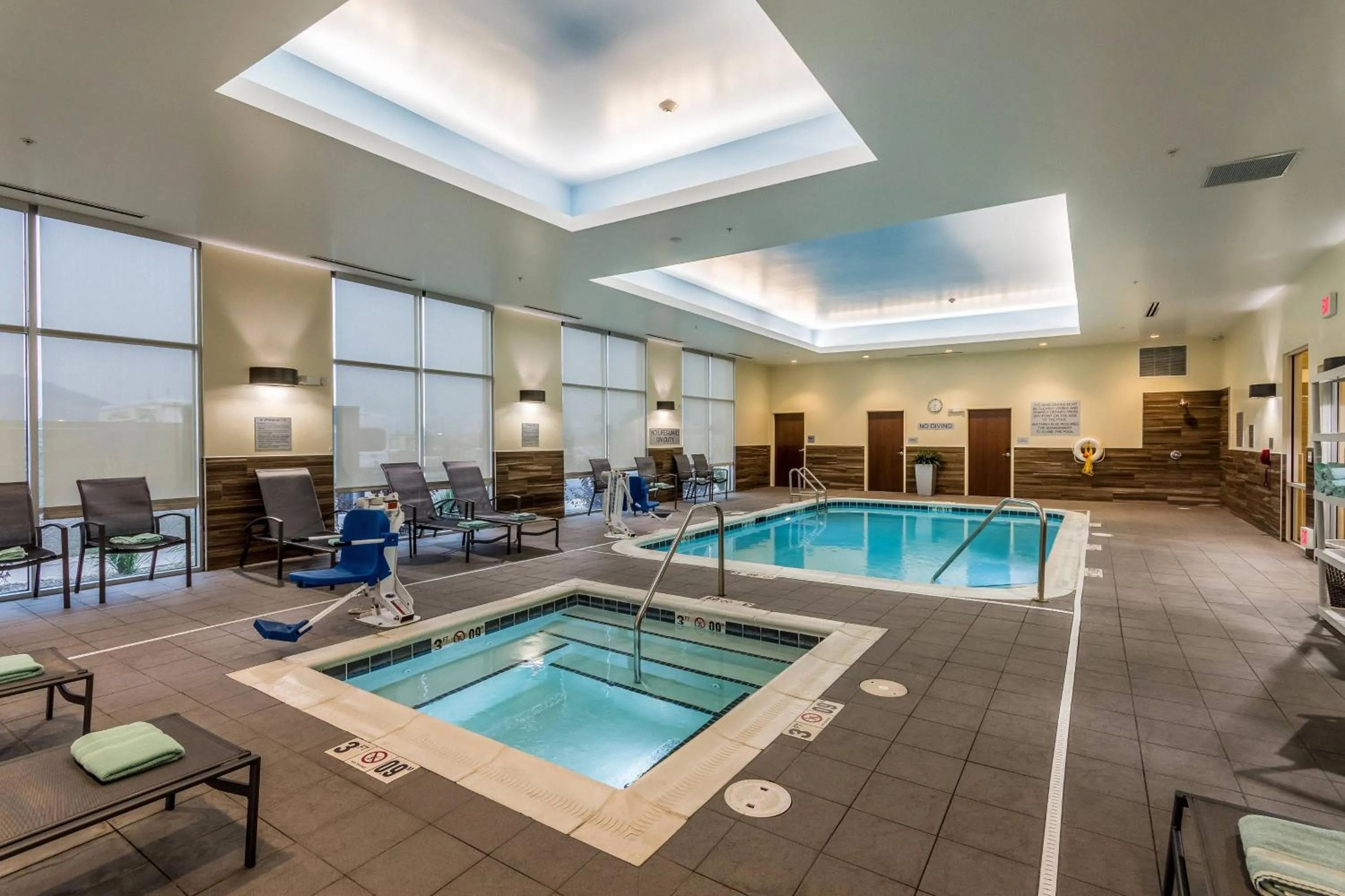 Swimming pool in Fairfield Inn & Suites by Marriott Butte