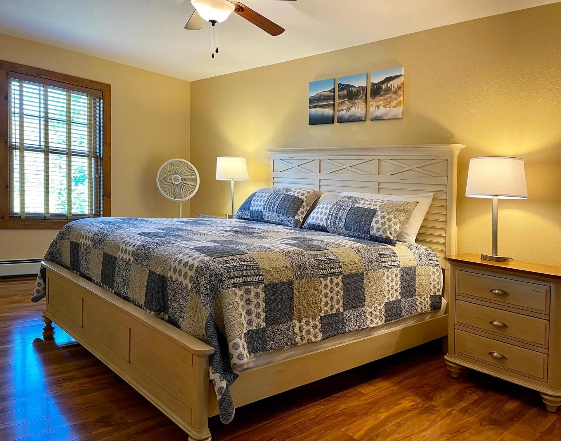 Bedroom, Bed in Marble Mountain Chalet