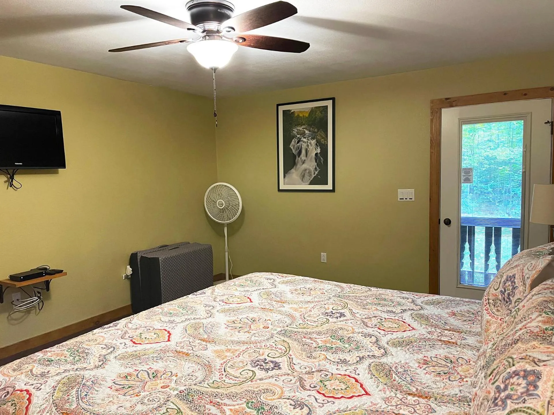 Bedroom, Bed in Marble Mountain Chalet