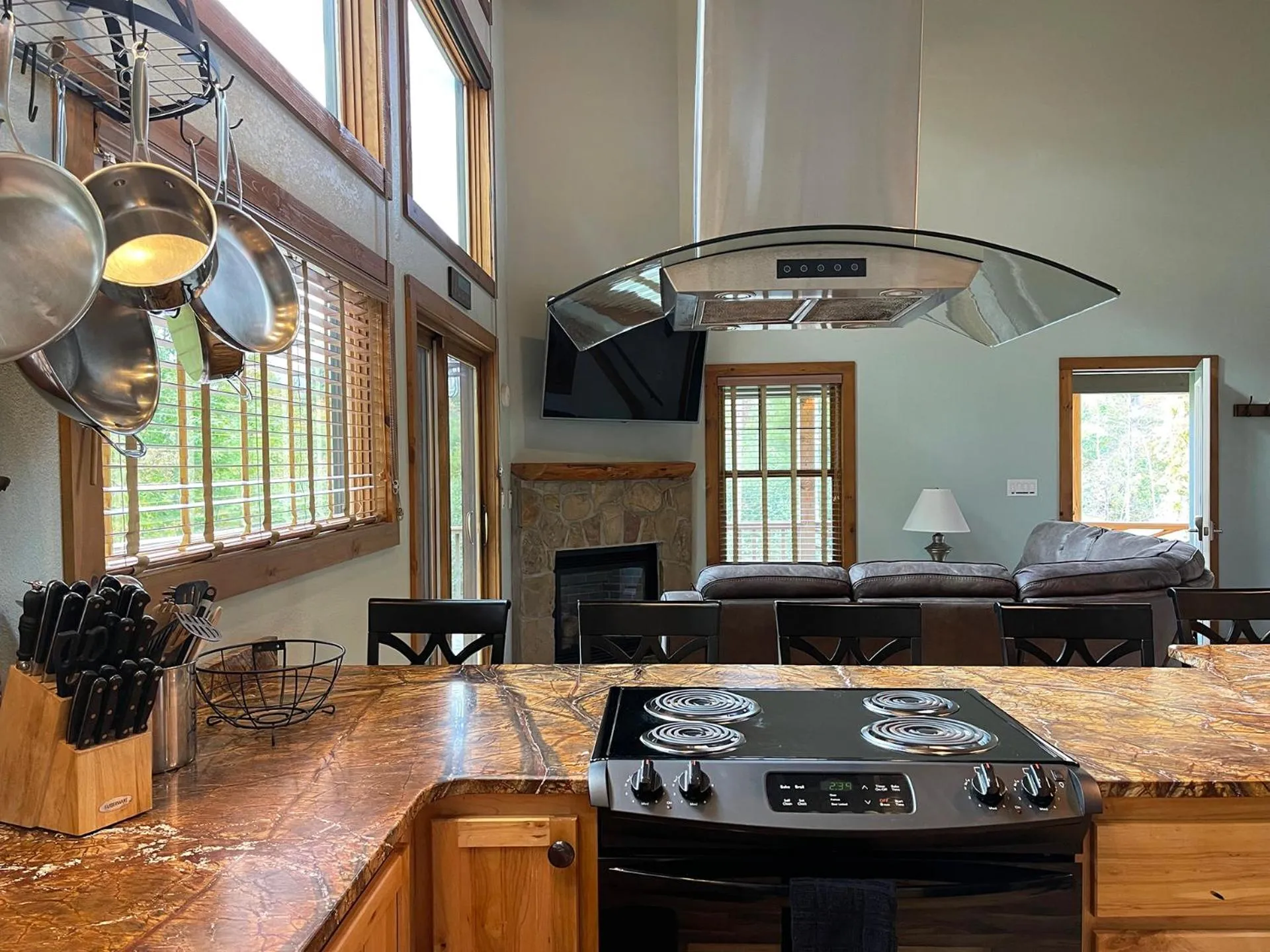 Kitchen or kitchenette in Marble Mountain Chalet