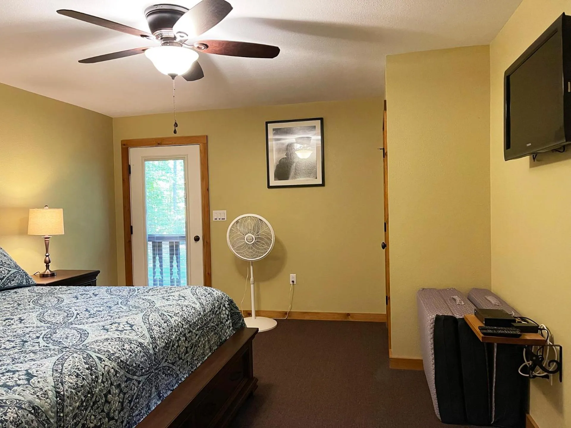 Bedroom, Bed in Marble Mountain Chalet