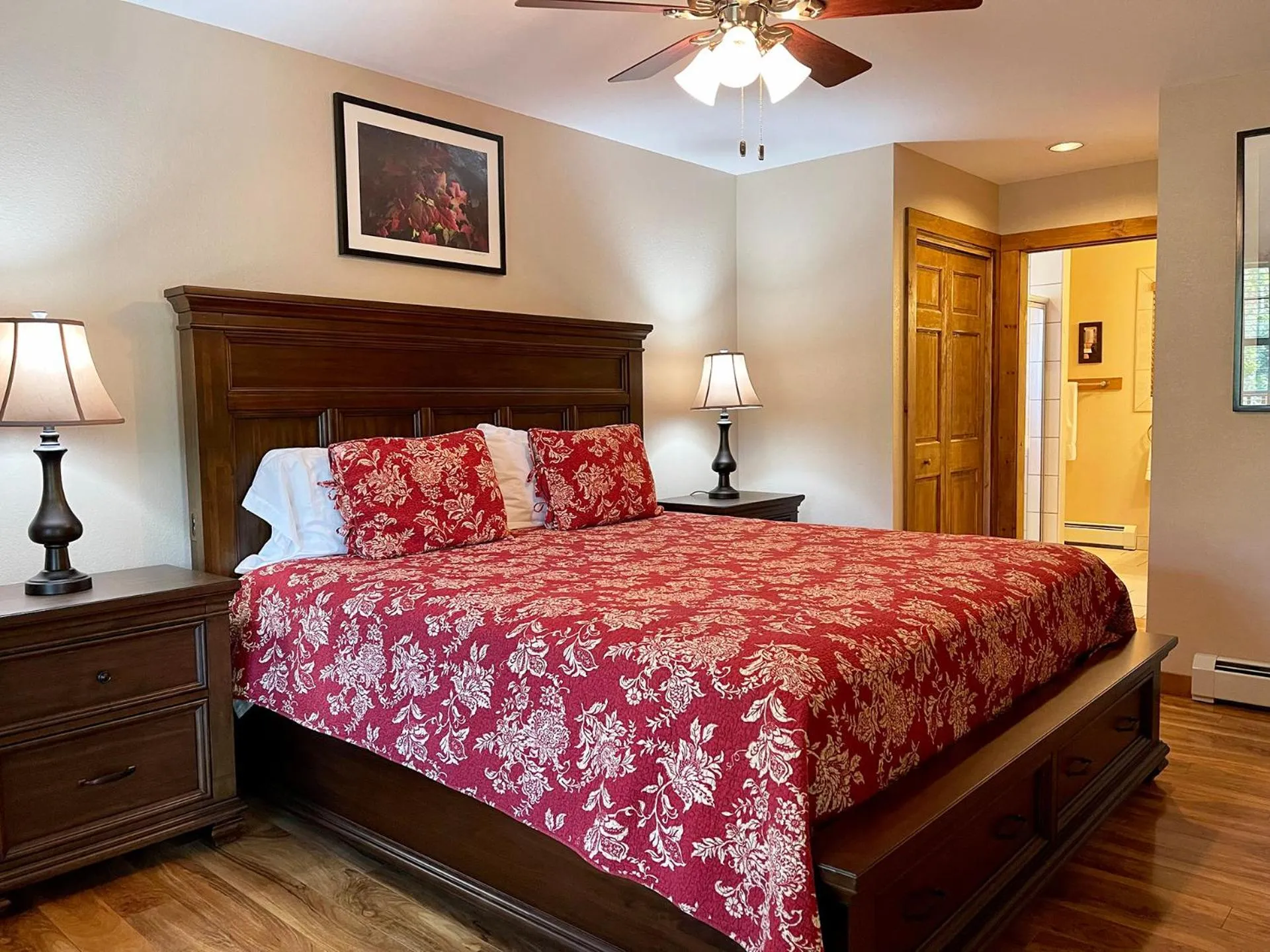 Bedroom, Bed in Marble Mountain Chalet