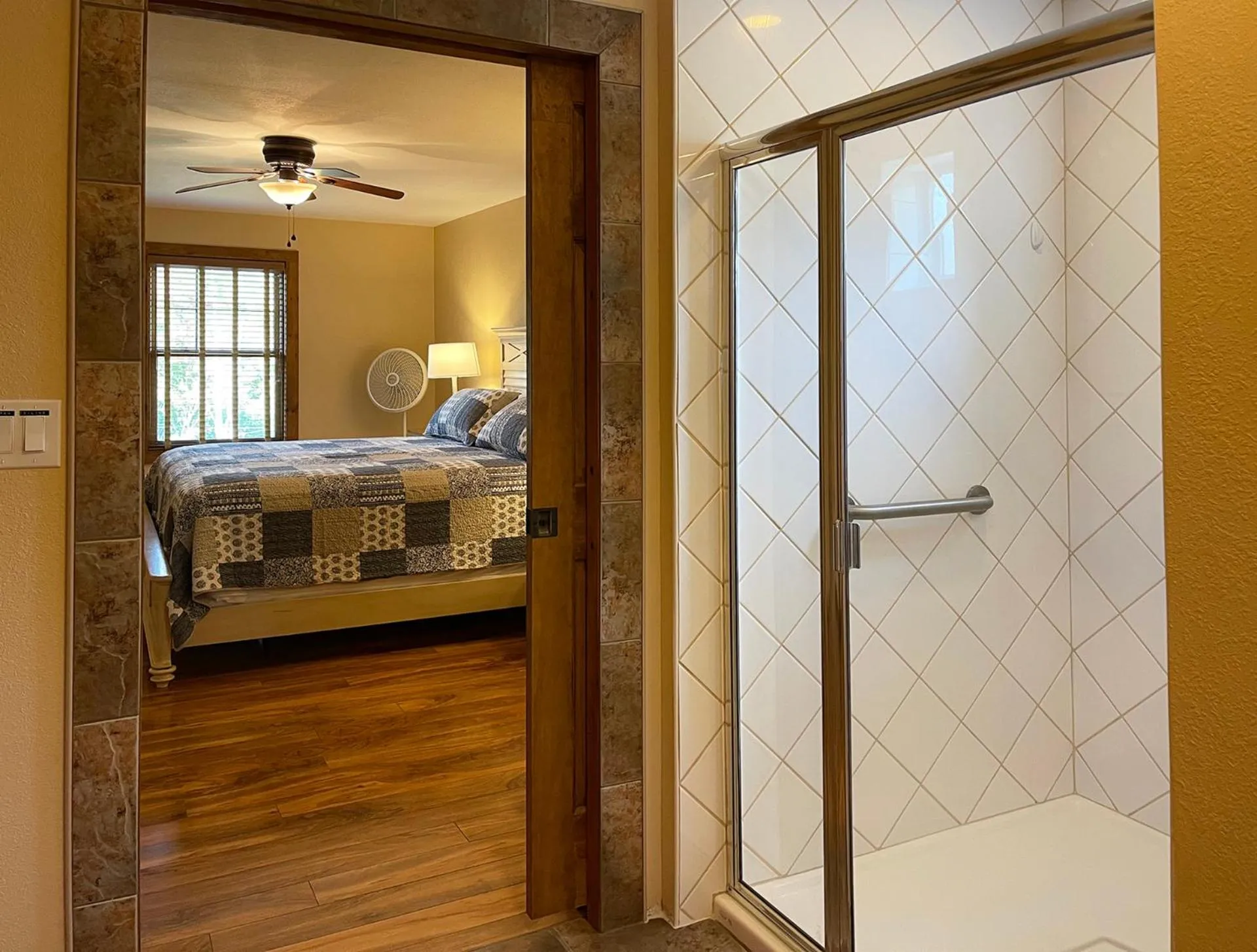 Bathroom, Bed in Marble Mountain Chalet