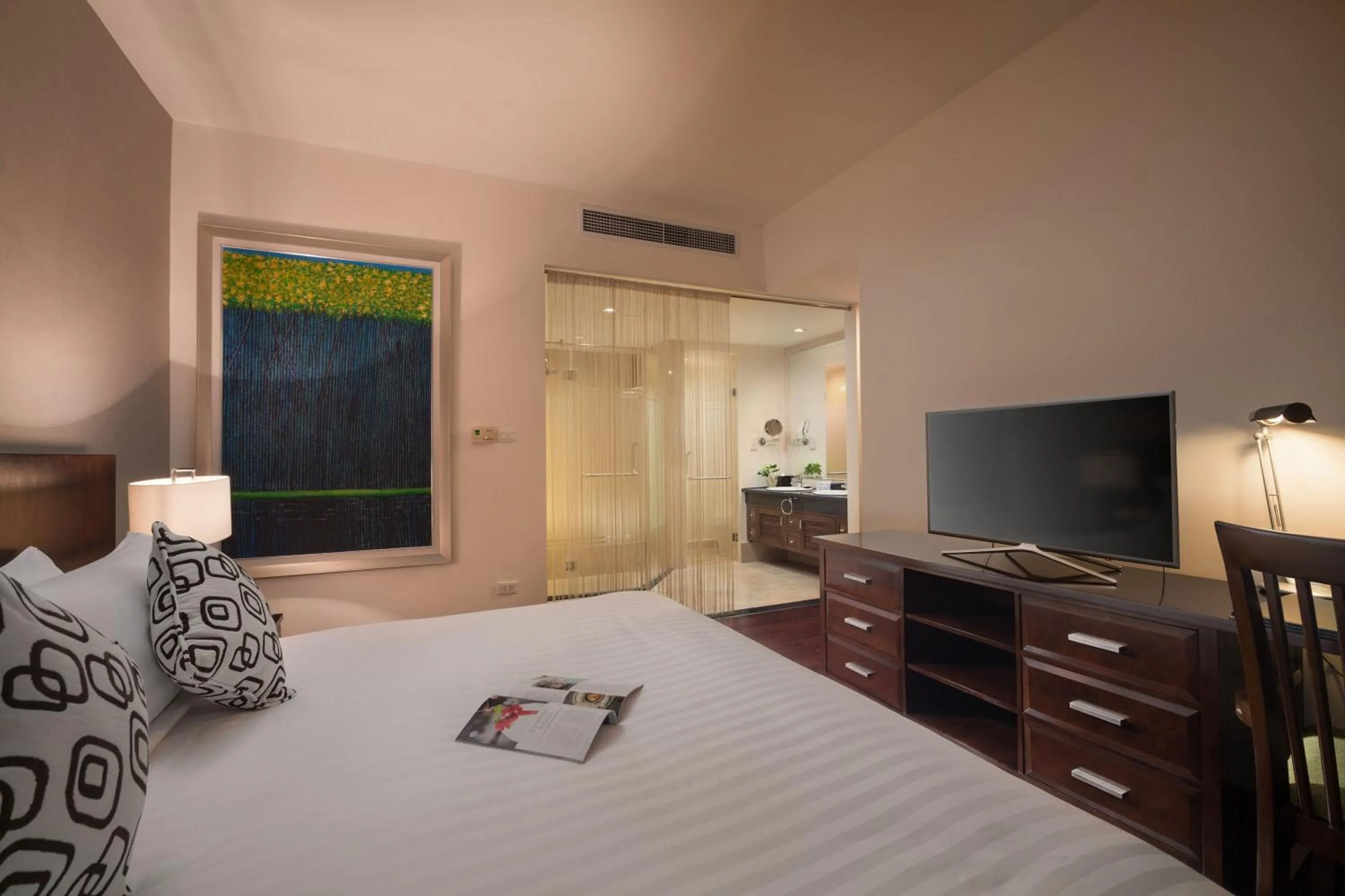 Photo of the whole room, Bed in Fraser Suites Hanoi