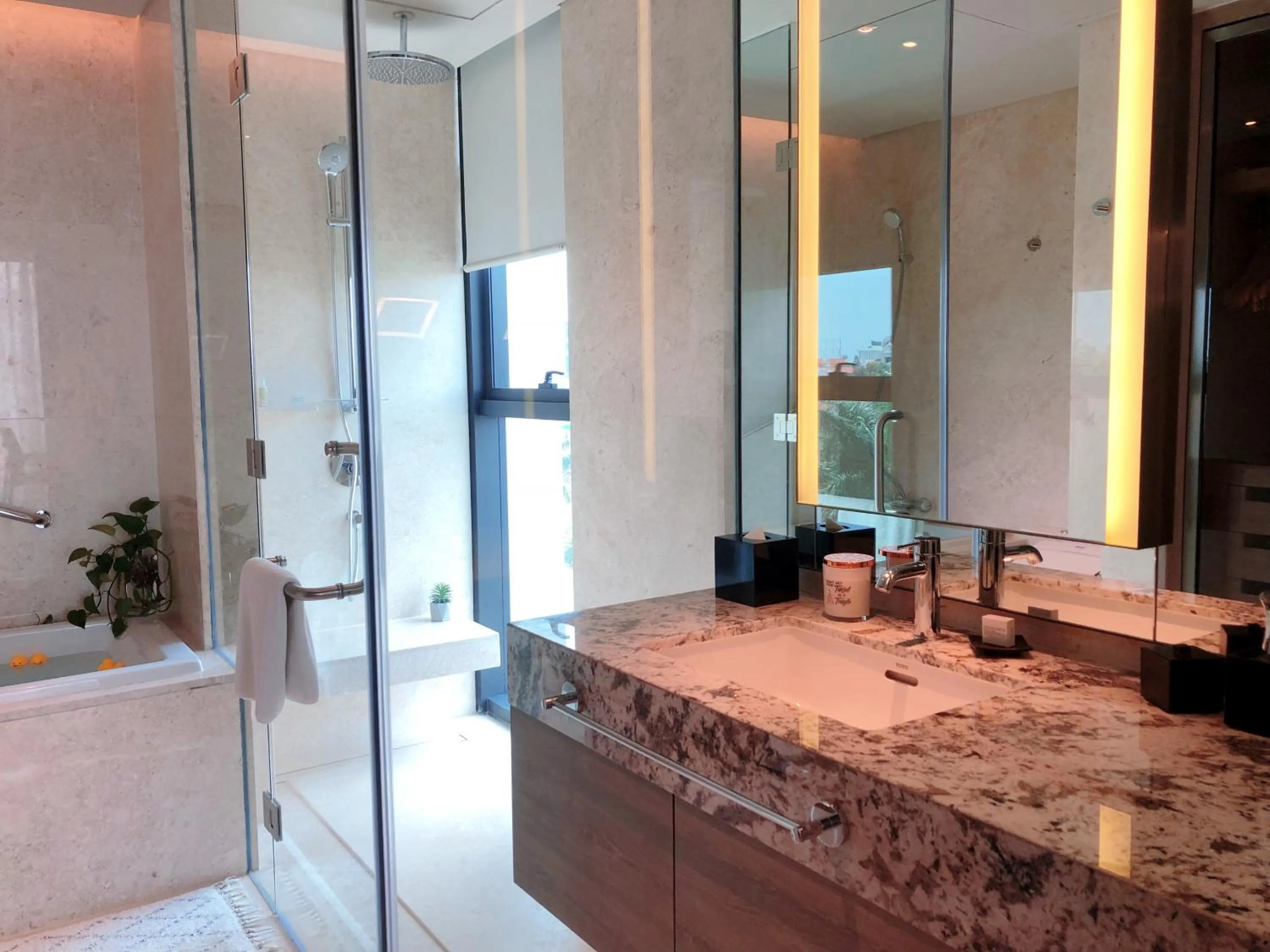 Bathroom in Fraser Suites Hanoi