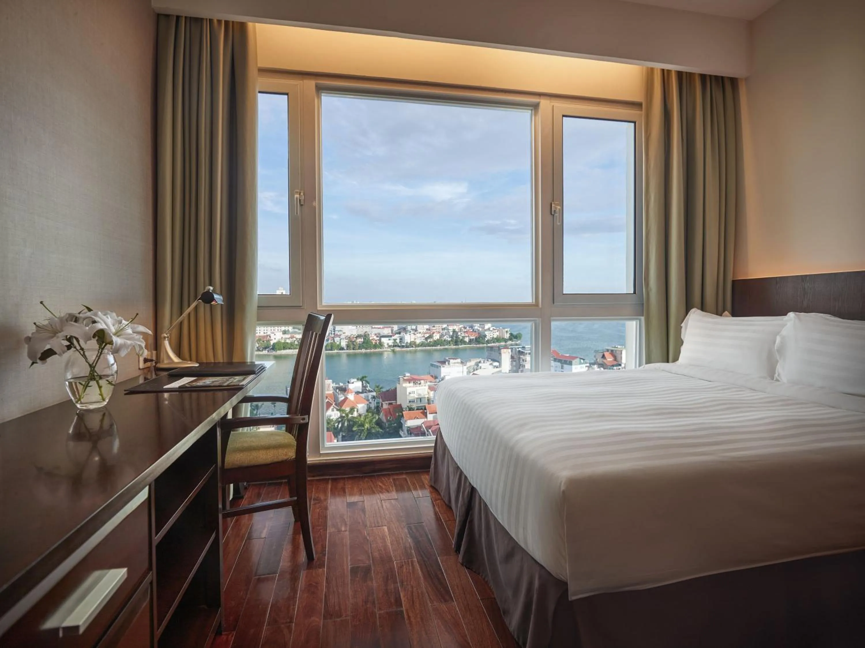Bedroom, Bed in Fraser Suites Hanoi