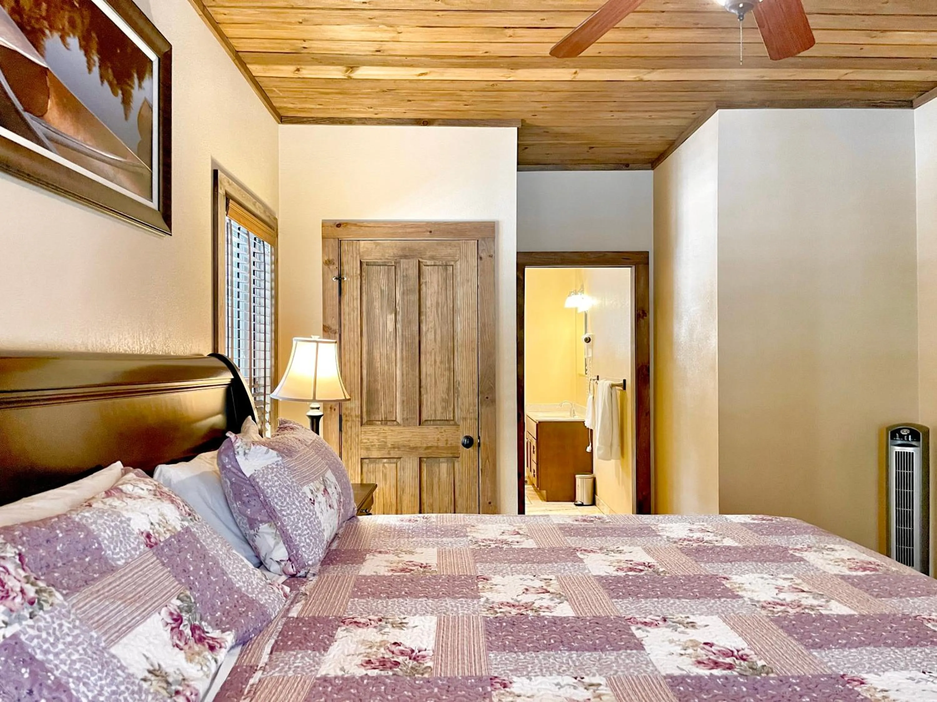 Bedroom, Bed in Whiteface Mountain Chalet