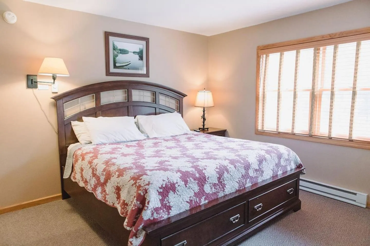 Bedroom, Bed in Esther Mountain Chalet
