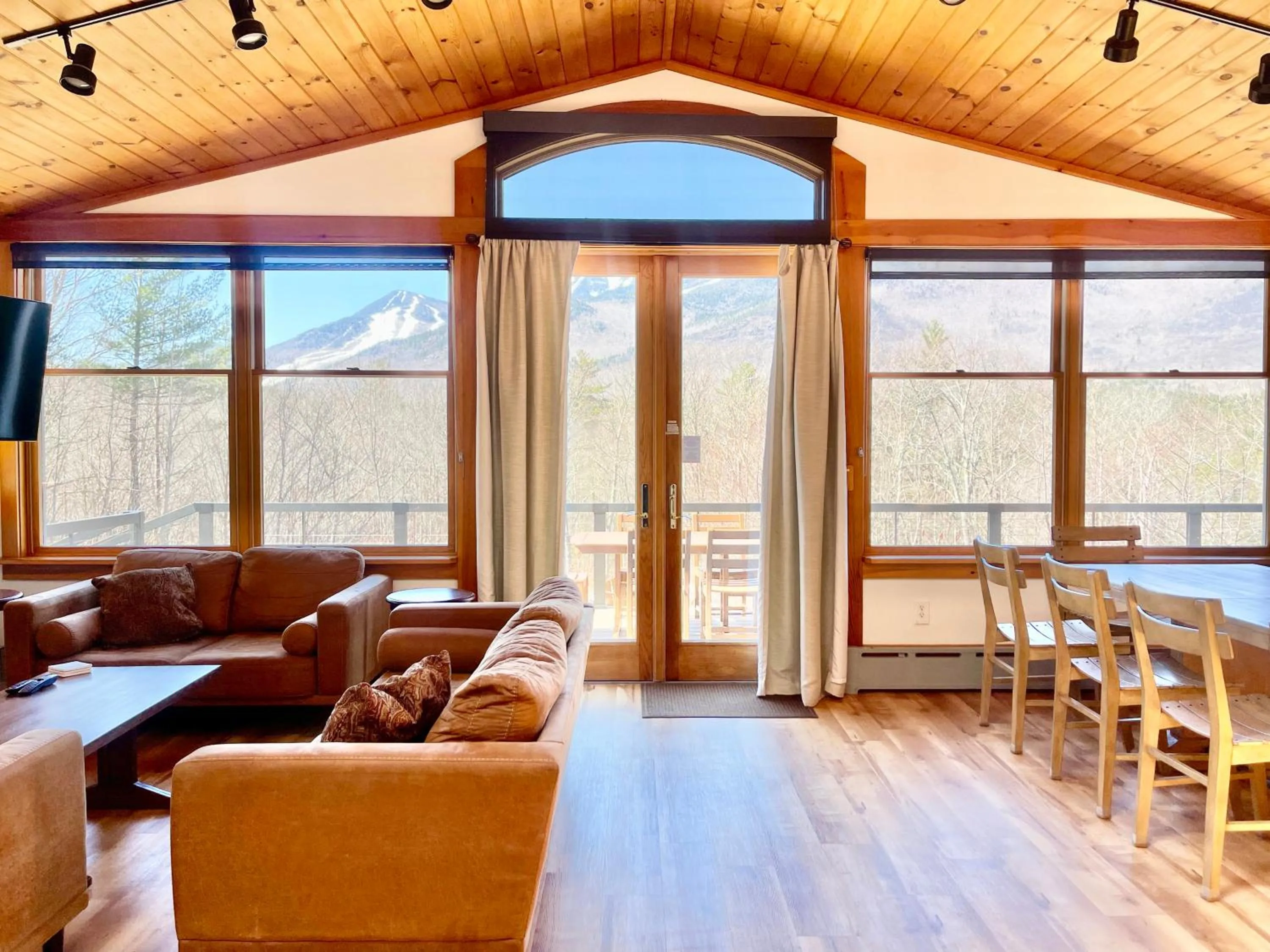 Algonquin Mountain Chalet