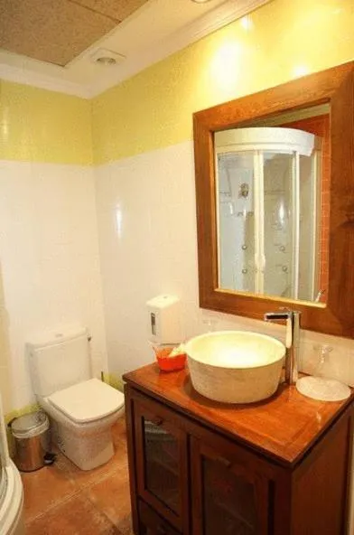 Toilet in Hotel Con Encanto La Façana