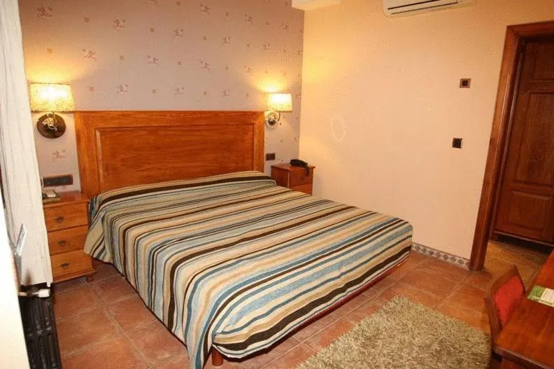 Photo of the whole room, Bed in Hotel Con Encanto La Façana