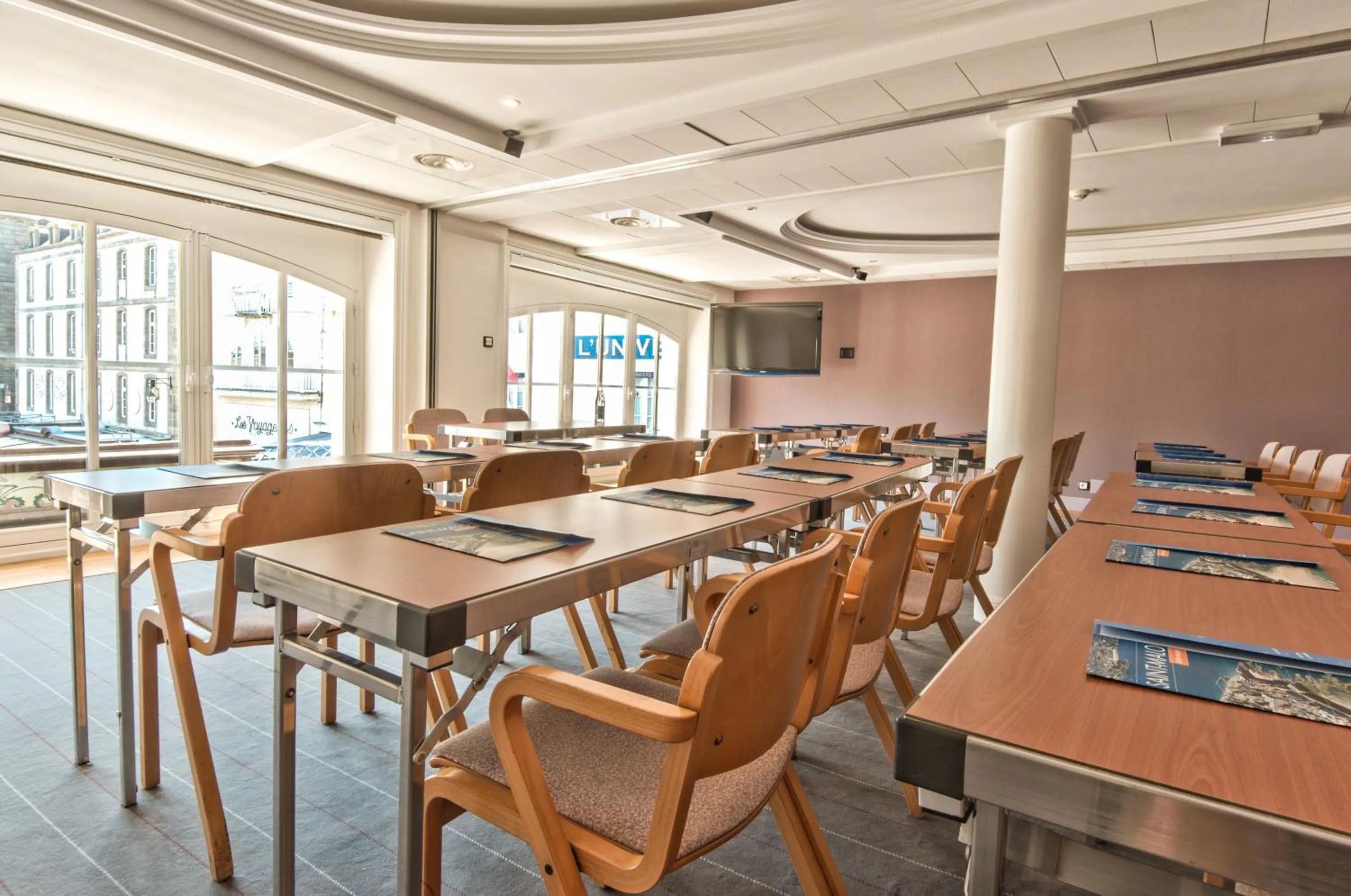 Business facilities in Hôtel France et Chateaubriand