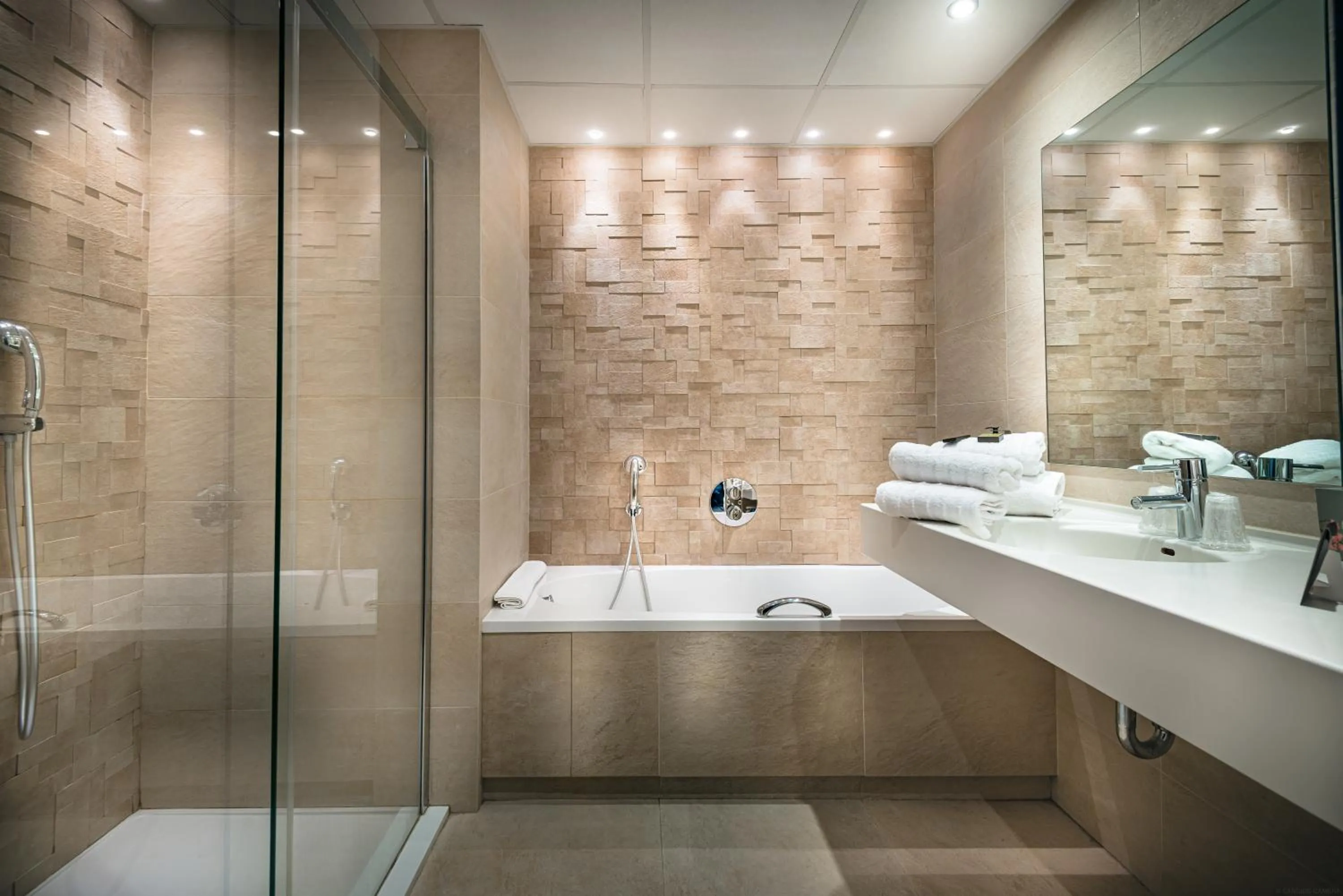 Bathroom in Hôtel France et Chateaubriand