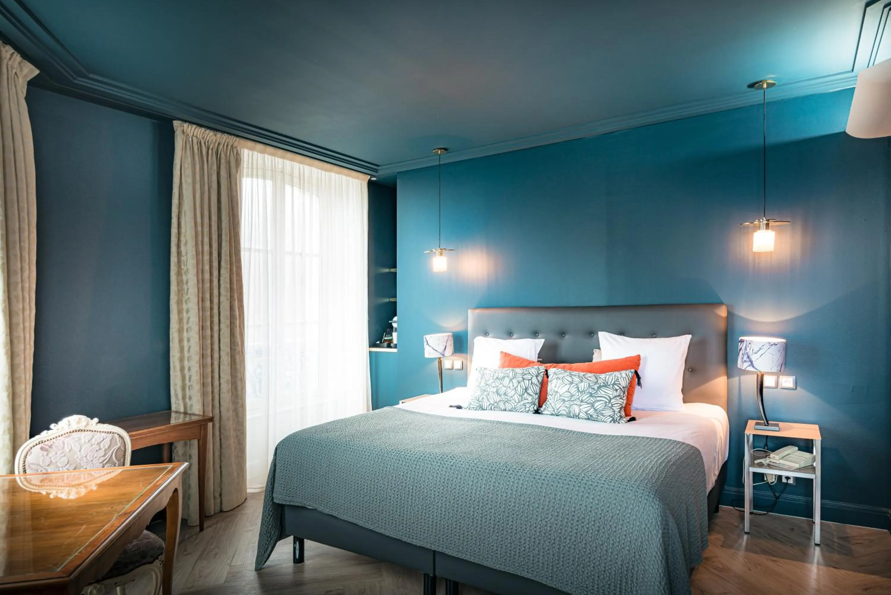 Bed in Hôtel France et Chateaubriand