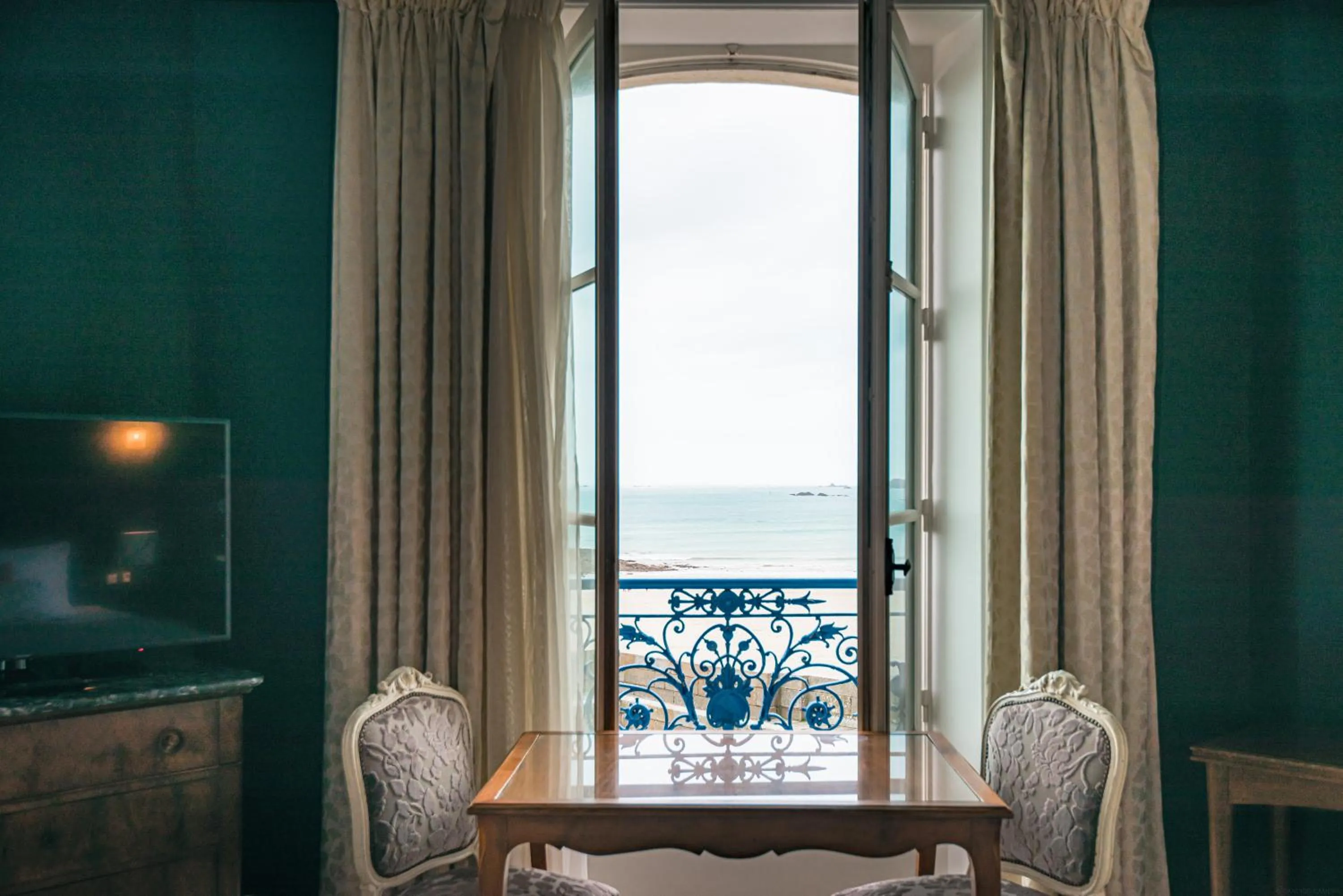 View (from property/room) in Hôtel France et Chateaubriand