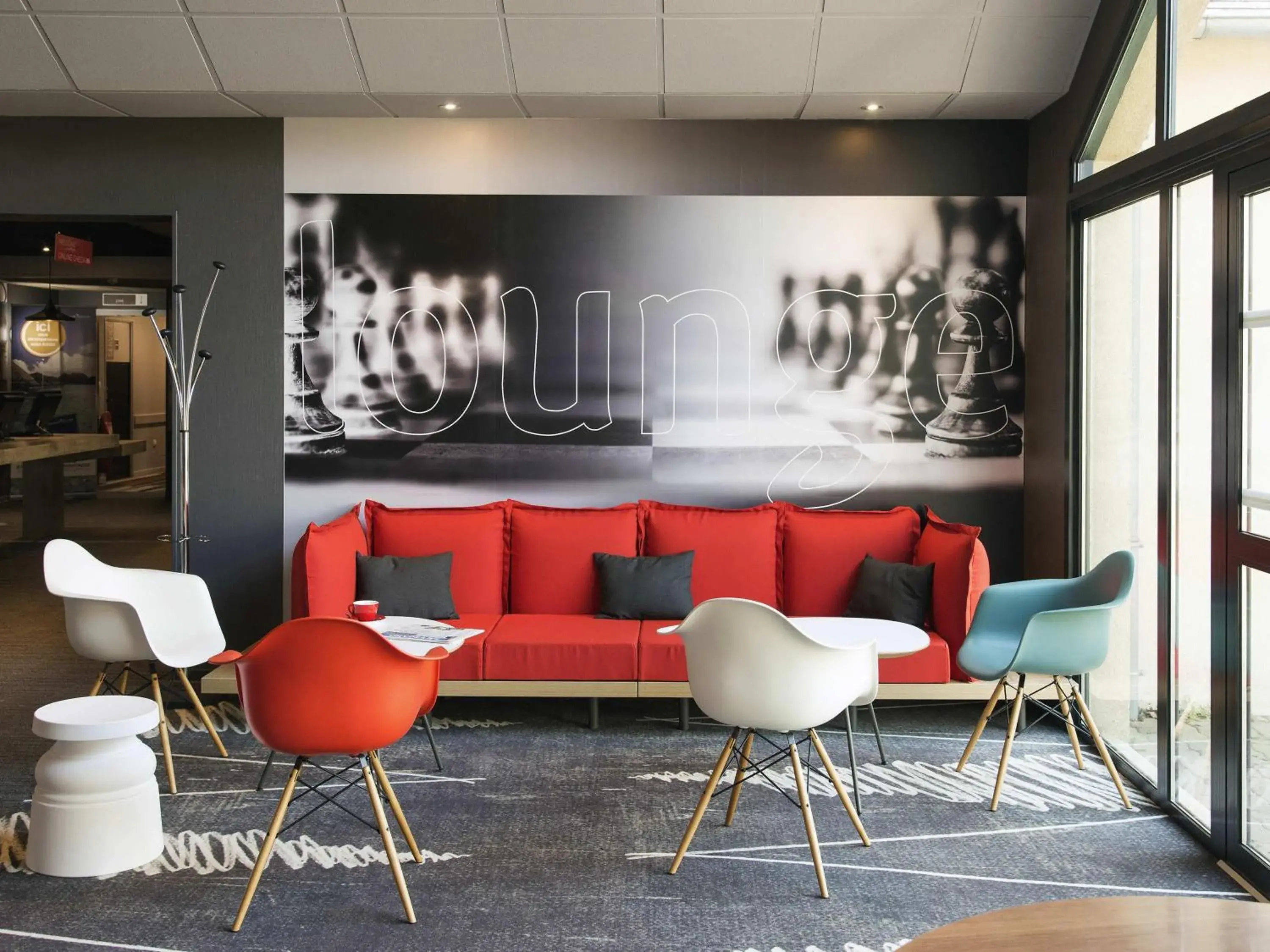 Lounge or bar in Ibis Avranches Baie du Mont-Saint-Michel Lounge or bar in Ibis Avranches Baie du Mont-Saint-Michel