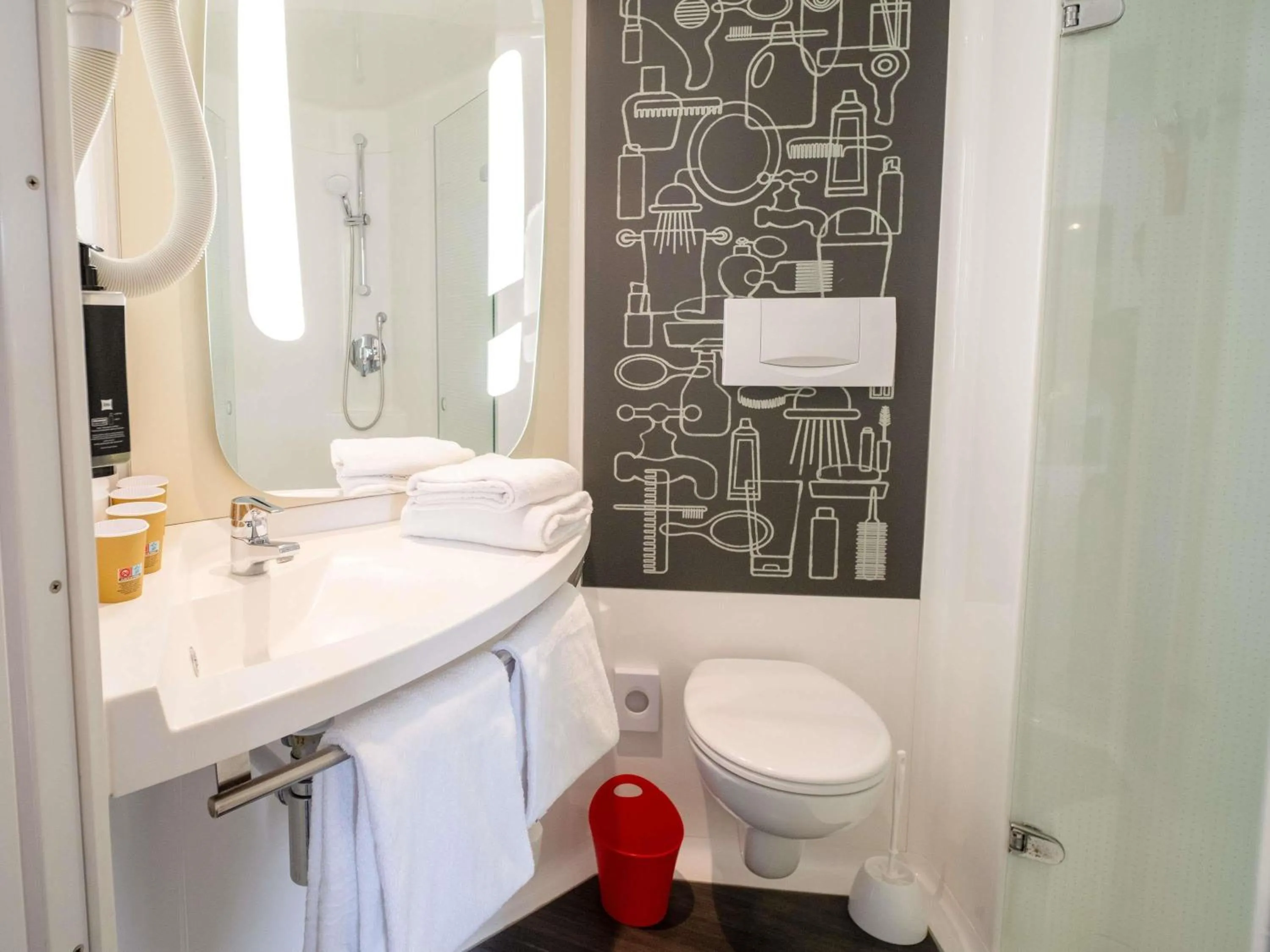 Bedroom in Ibis Avranches Baie du Mont-Saint-Michel