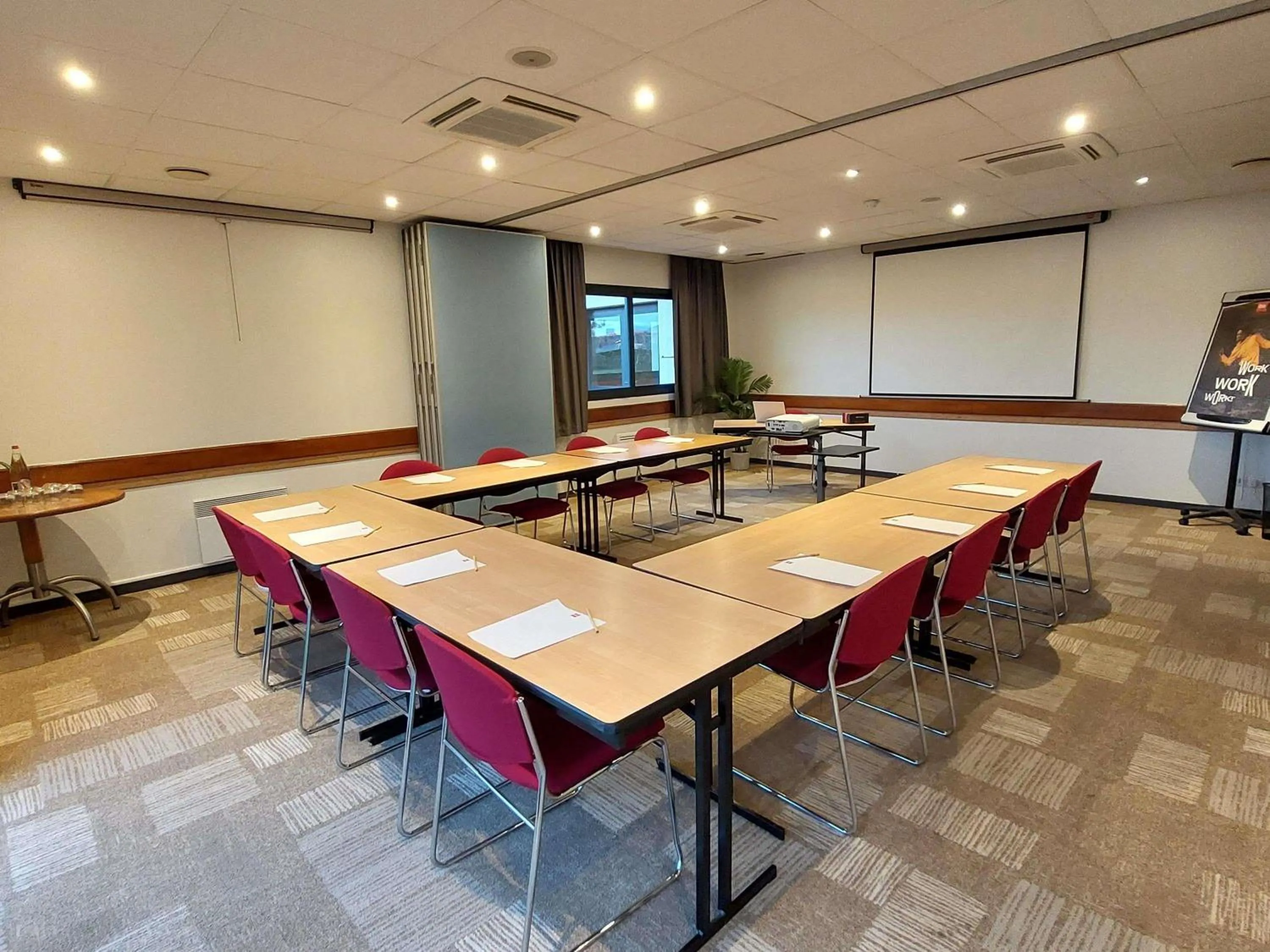 Meeting/conference room in Ibis Avranches Baie du Mont-Saint-Michel