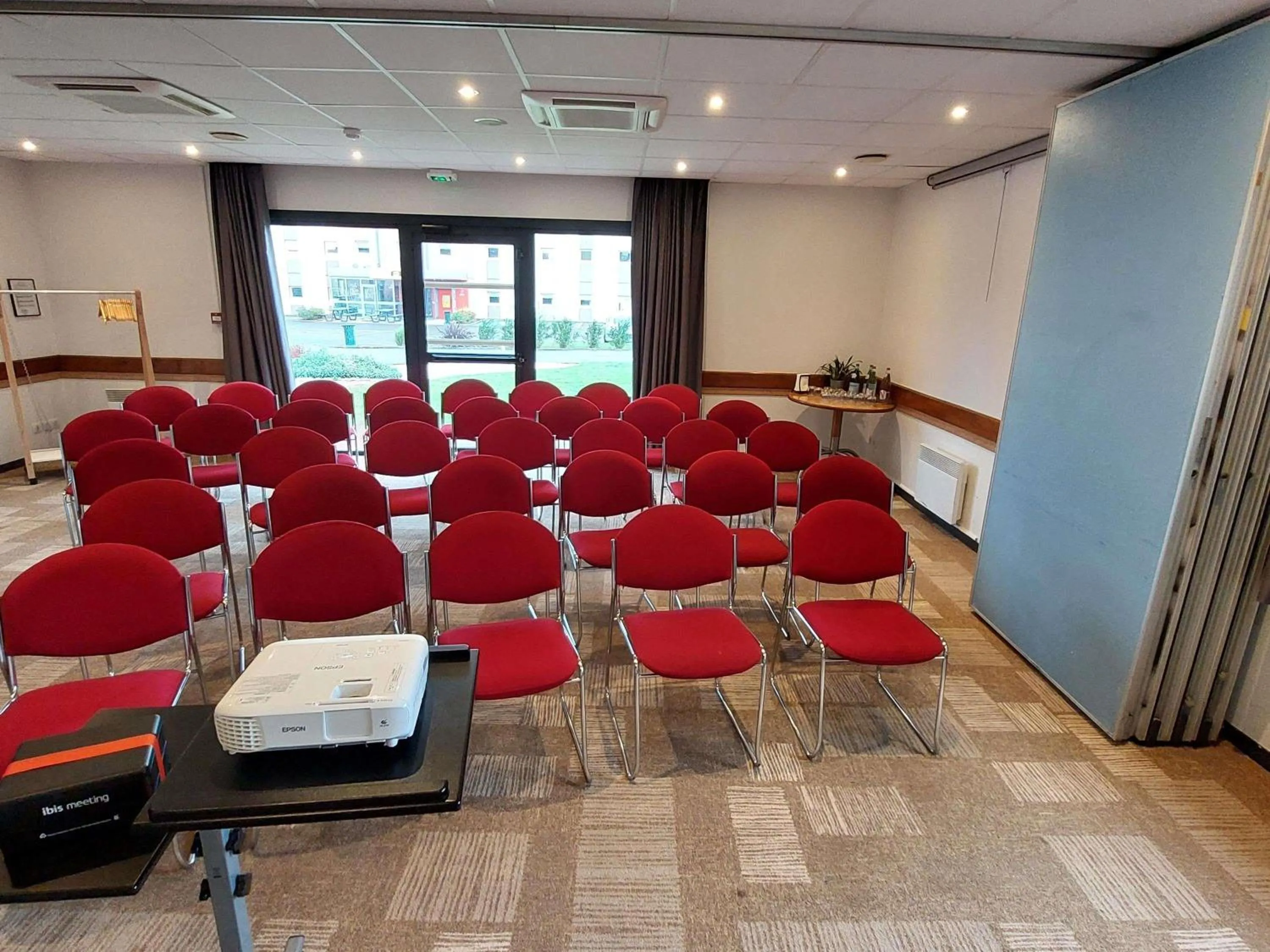 Meeting/conference room in Ibis Avranches Baie du Mont-Saint-Michel
