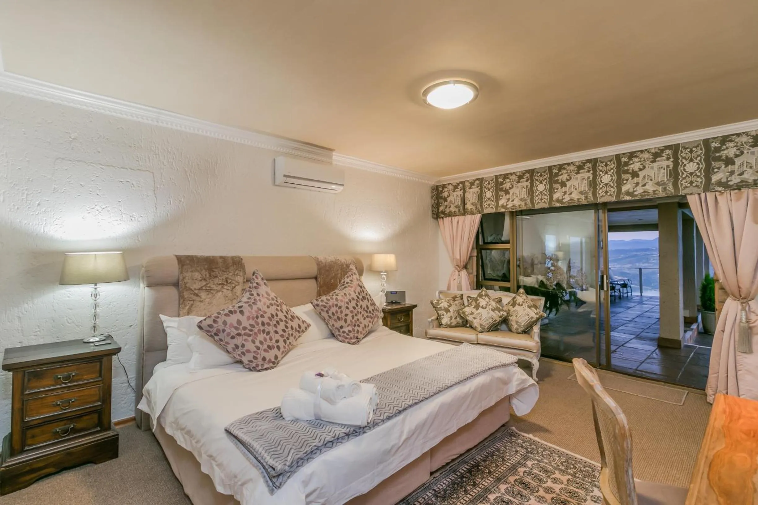 Bedroom, Bed in Villa Castollini