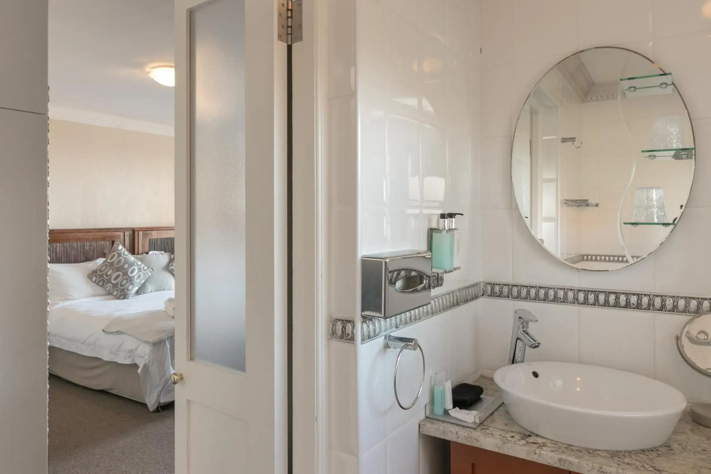 Standard Double or Twin Room with Garden View - single occupancy in Villa Castollini Standard Double or Twin Room with Garden View - single occupancy in Villa Castollini