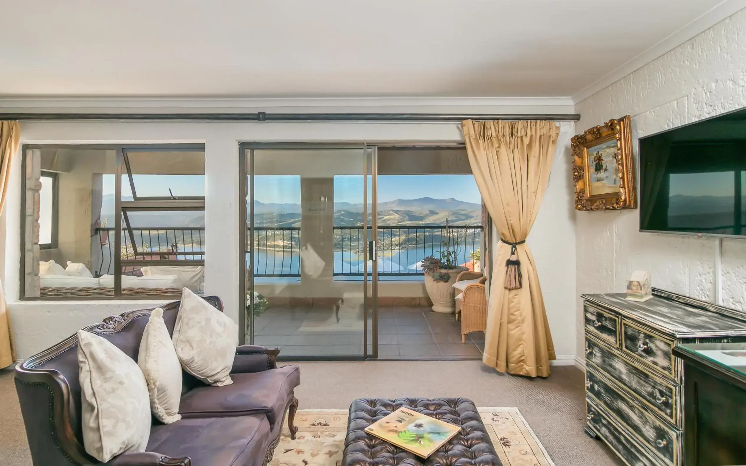 King Suite with Pool View - single occupancy in Villa Castollini King Suite with Pool View - single occupancy in Villa Castollini