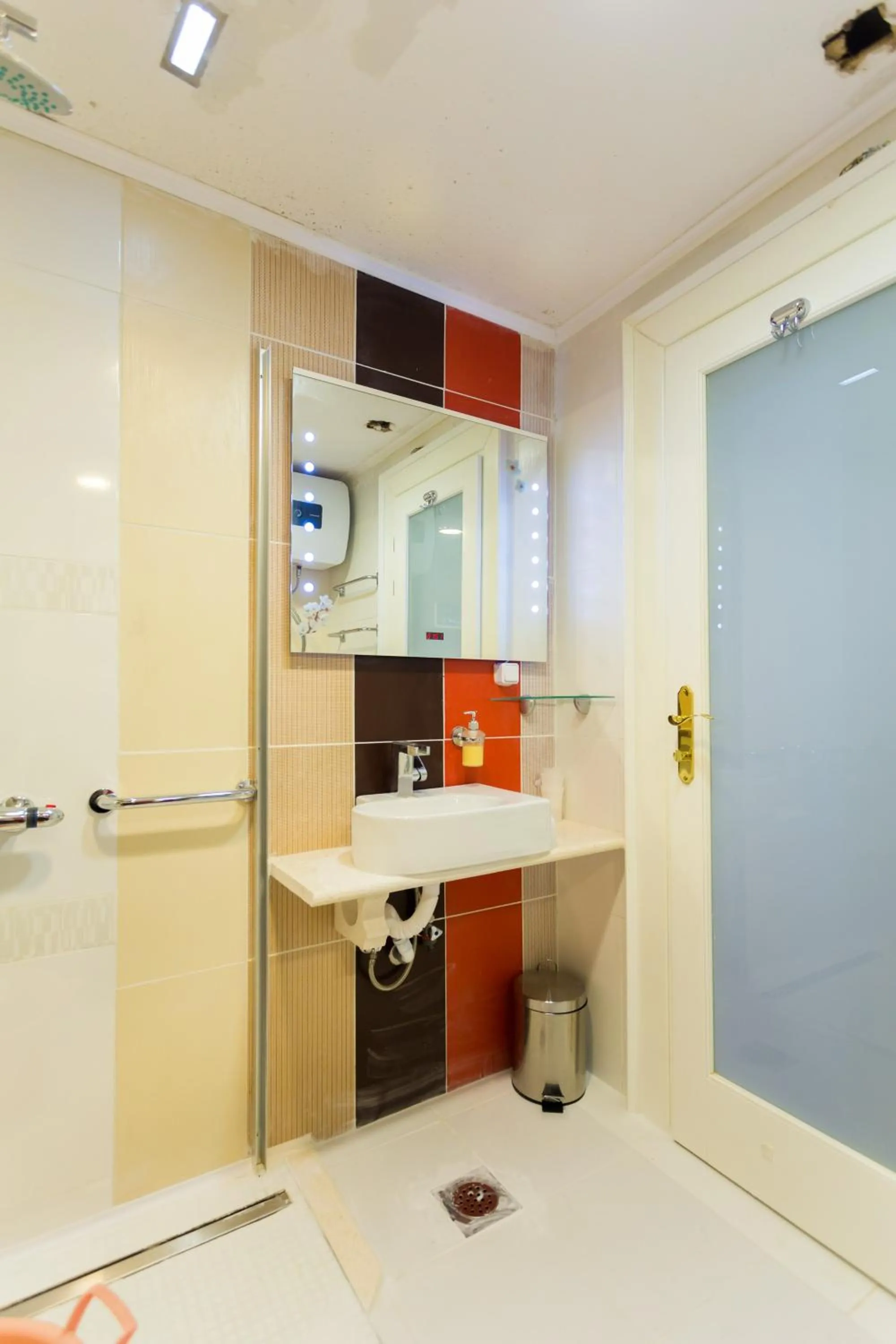 Shower in Mia Casa Dubrovnik