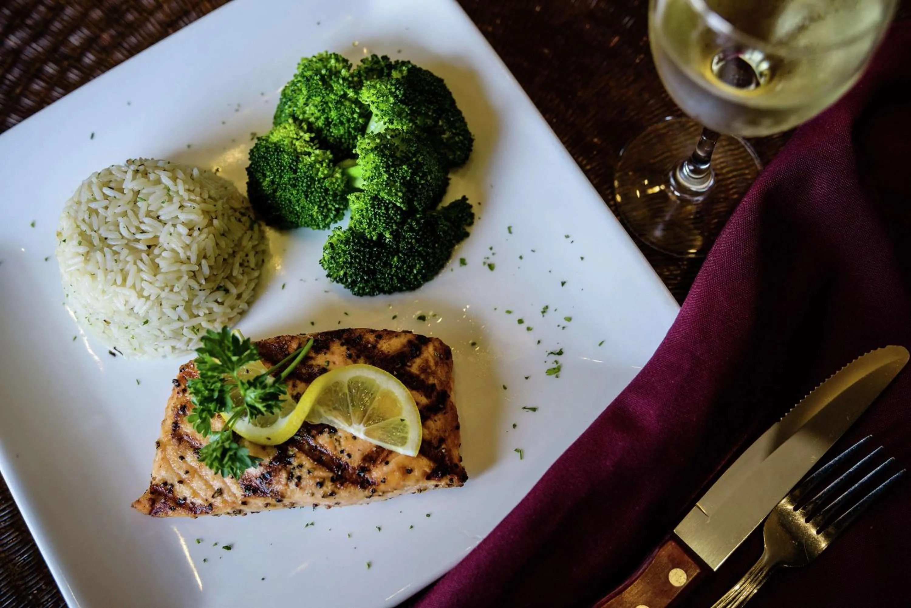 Restaurant/places to eat in Embassy Suites by Hilton Minneapolis North